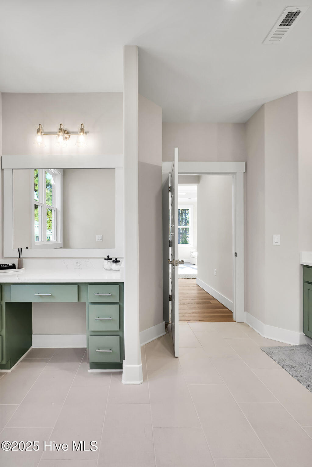 100529674 | Photo 16