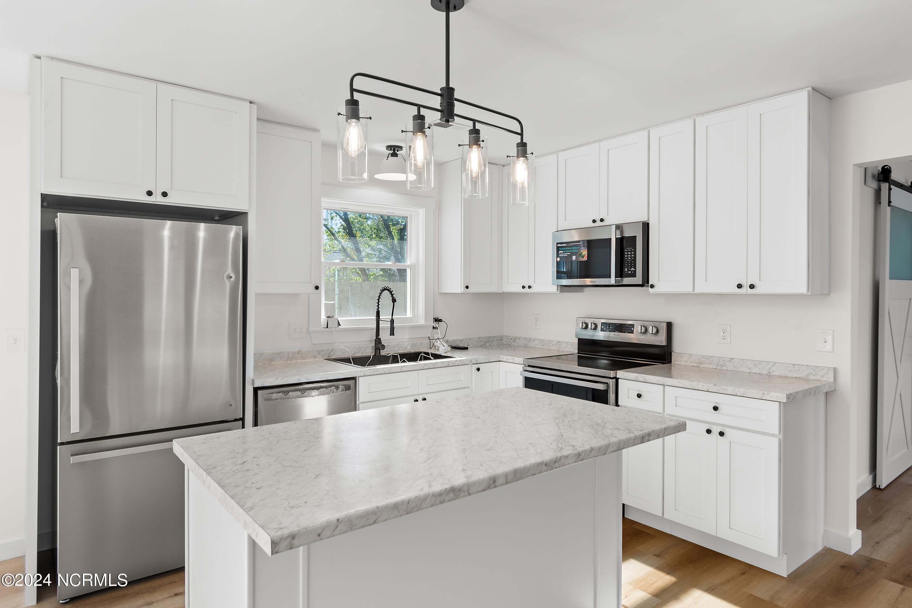 100563573 | Photo 16