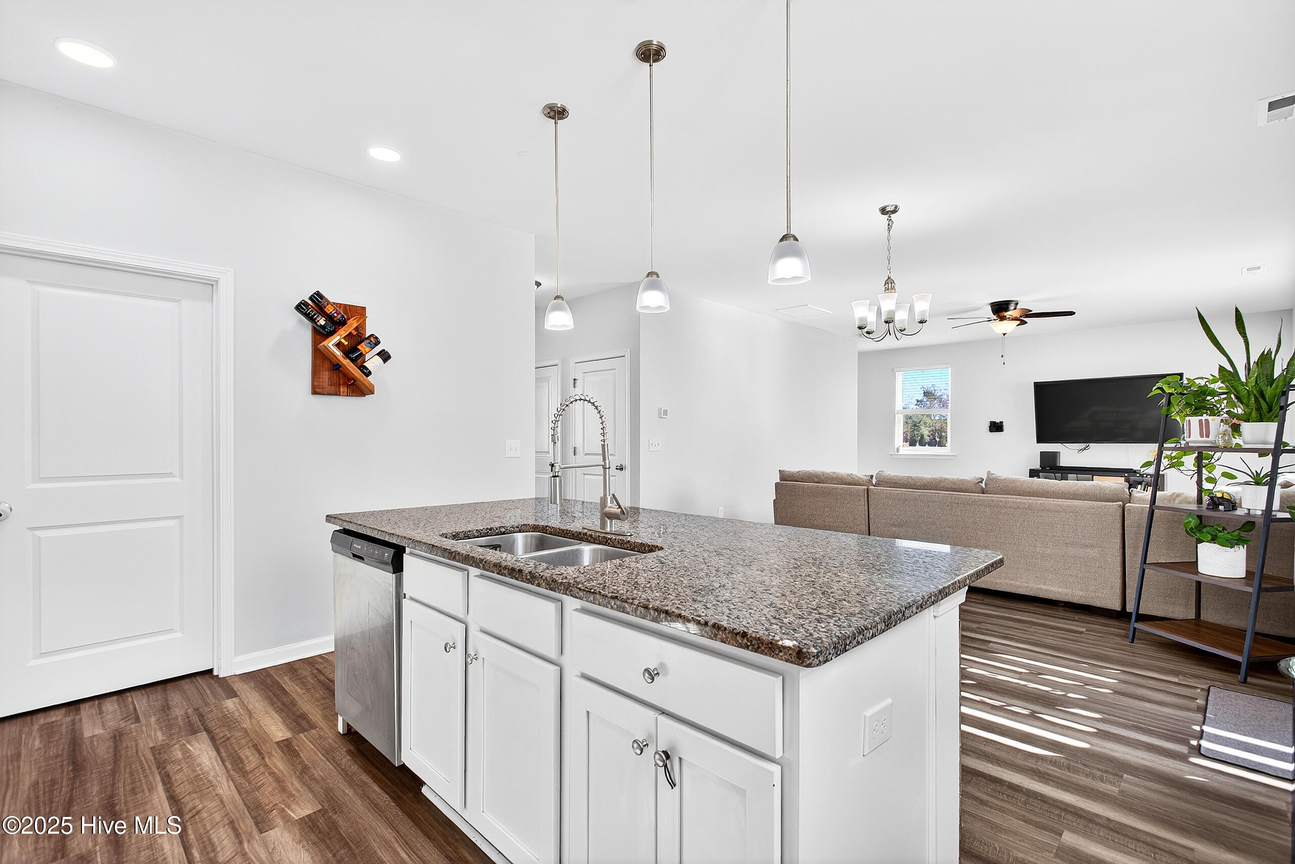 100539677 | Photo 10