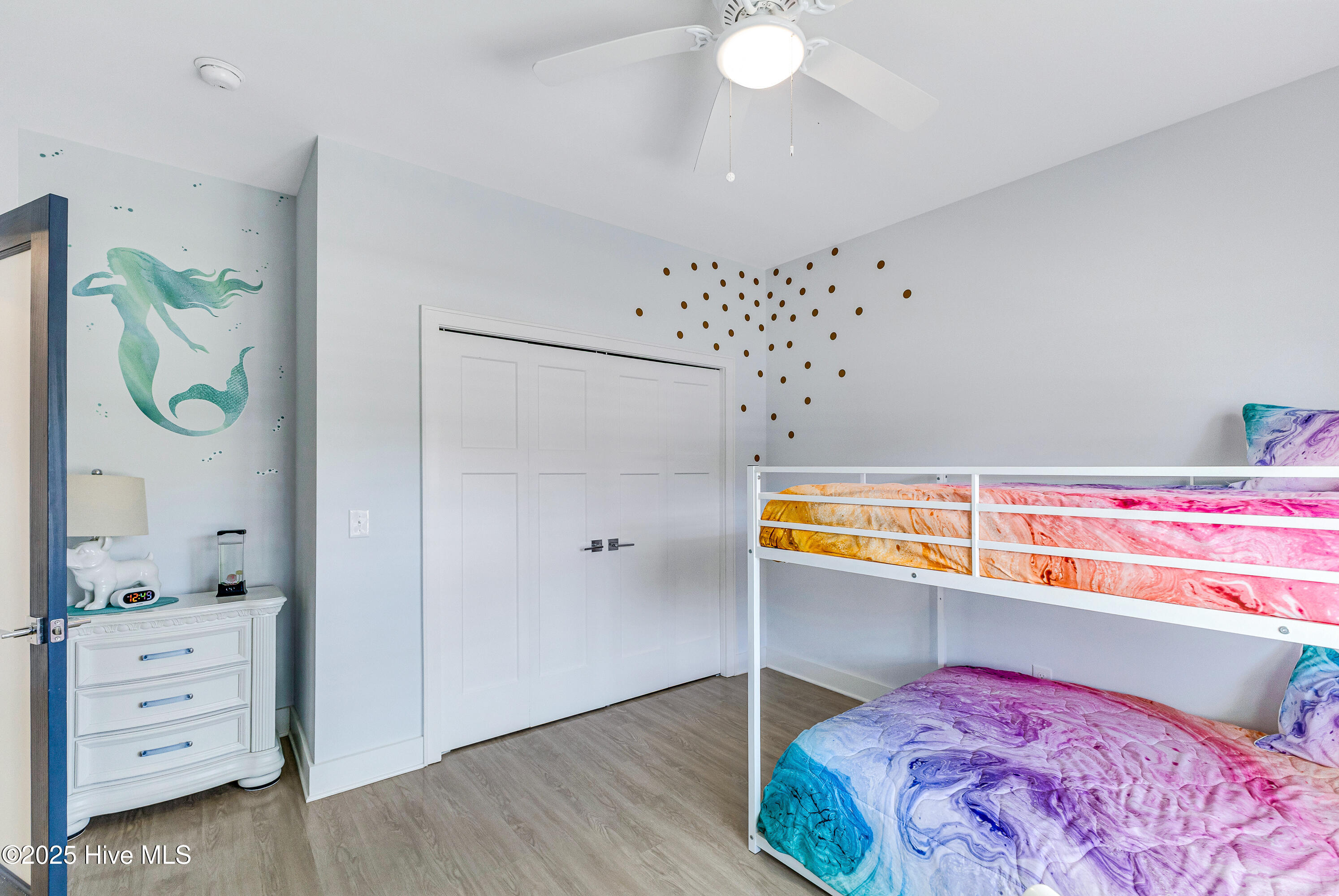 100523610 | Photo 25