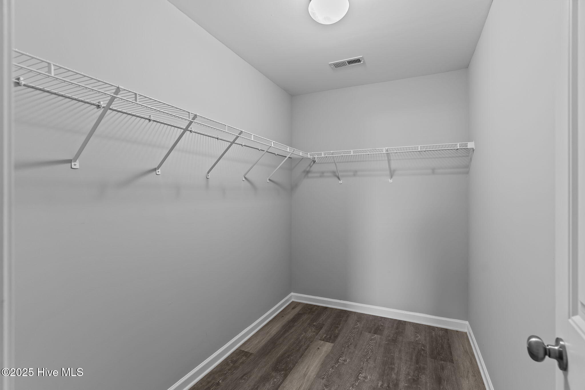 100536530 | Photo 25