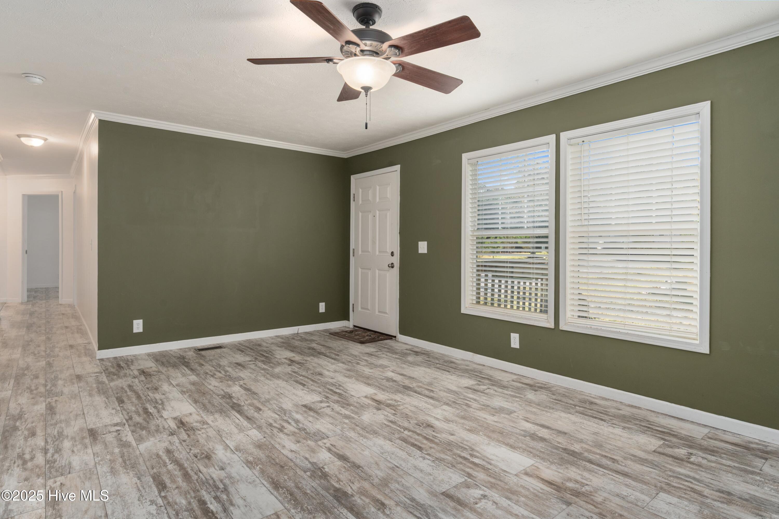 100538120 | Photo 10