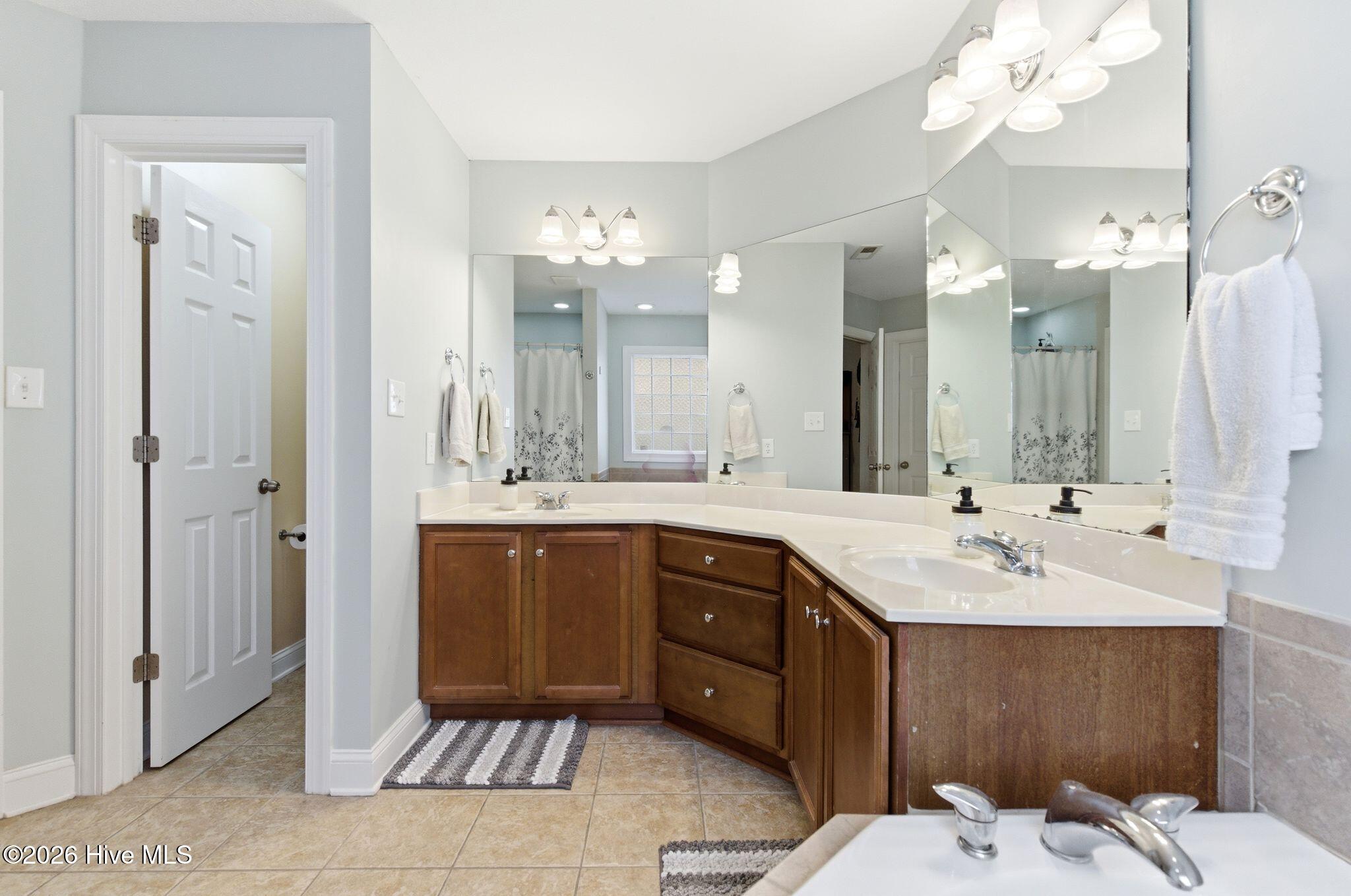 100561216 | Photo 24