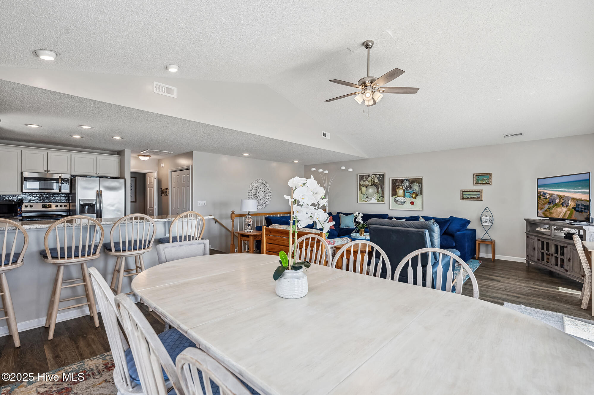 100538972 | Photo 12