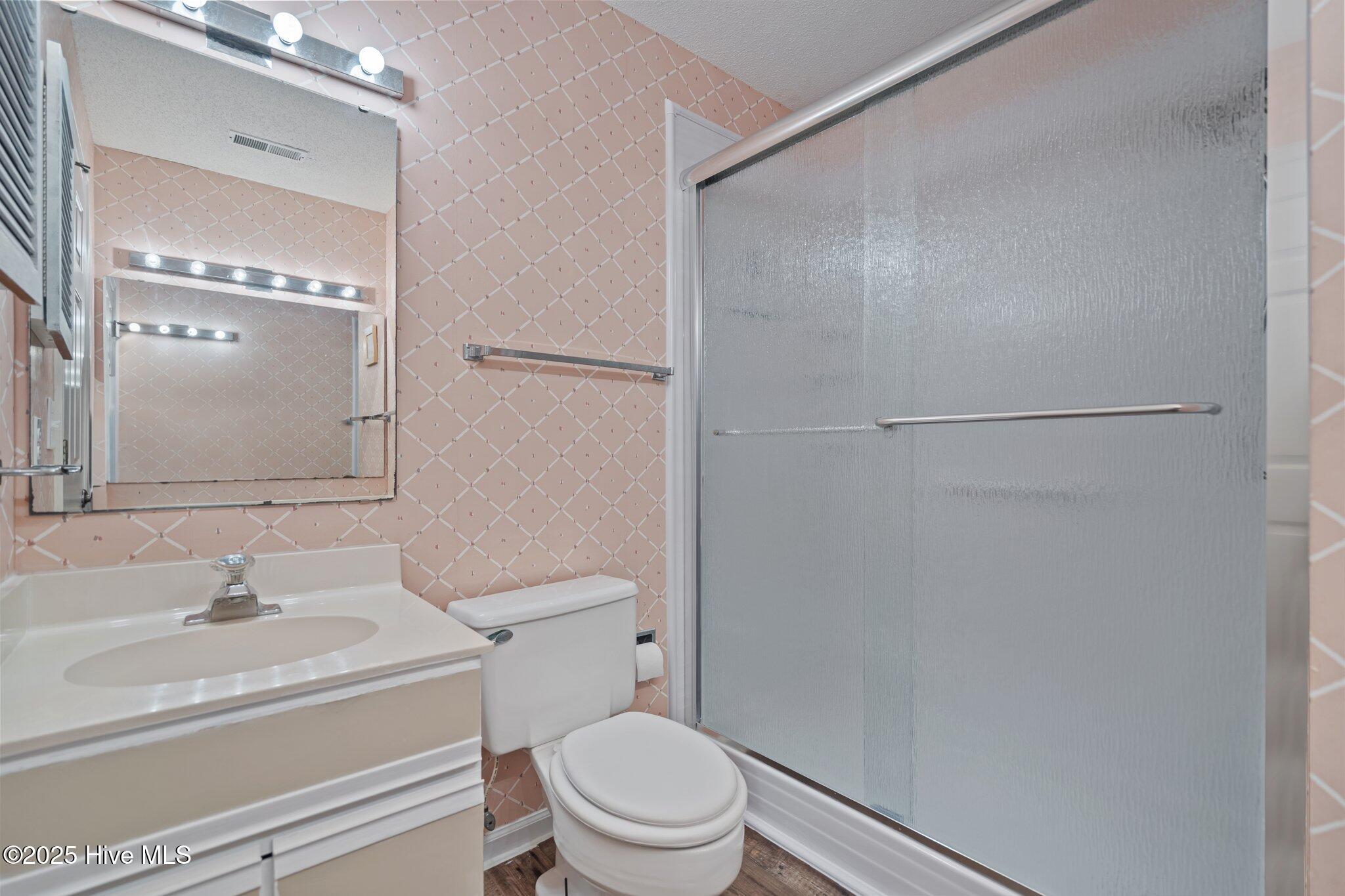 100518077 | Photo 28