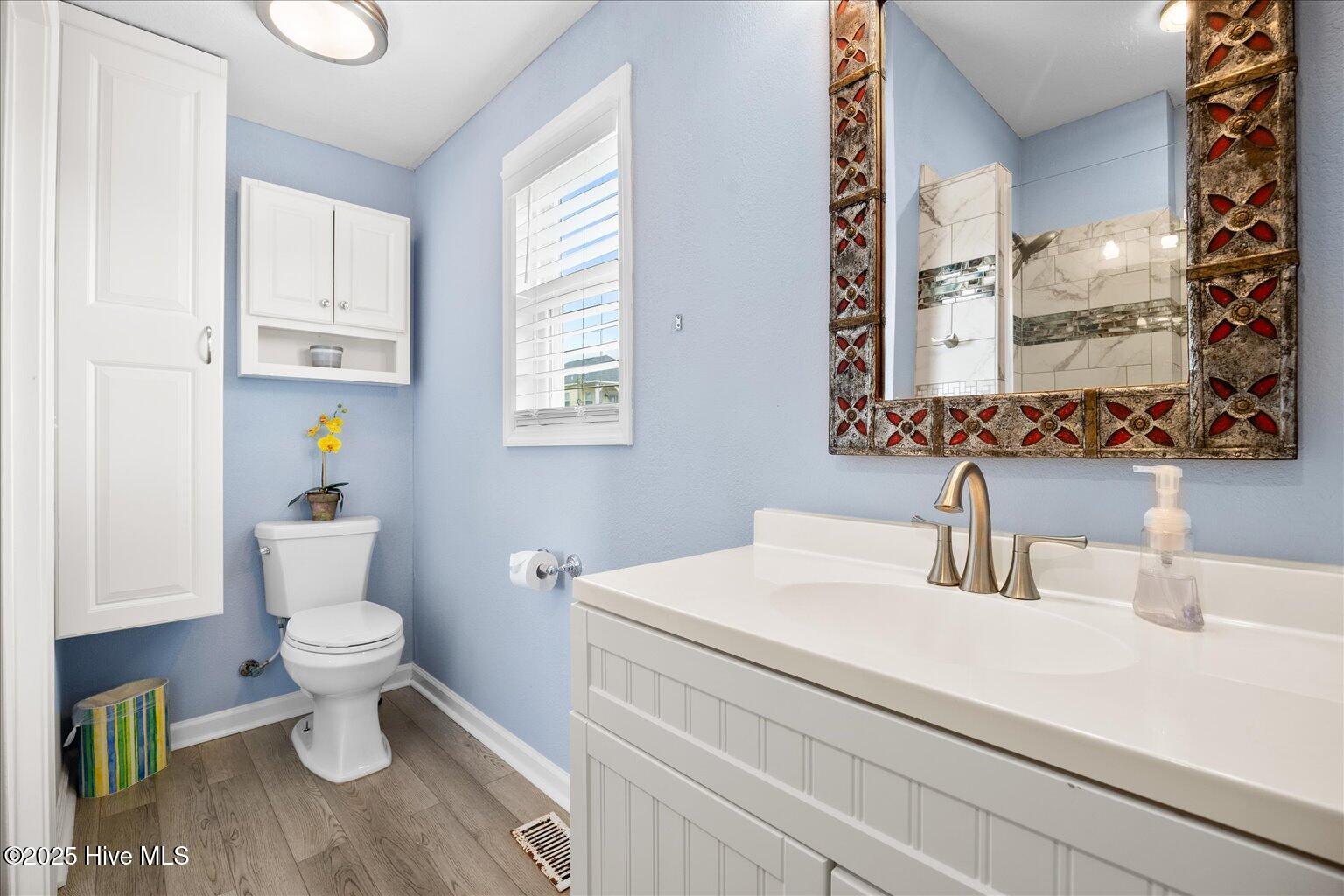 100530582 | Photo 24