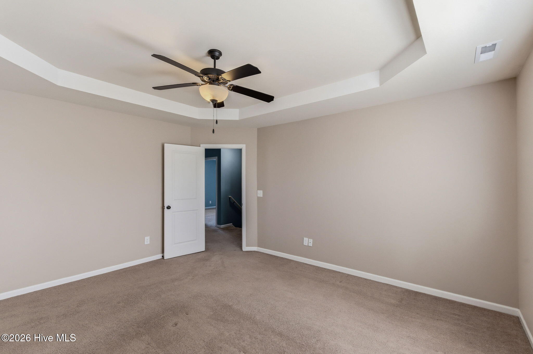 100565105 | Photo 18