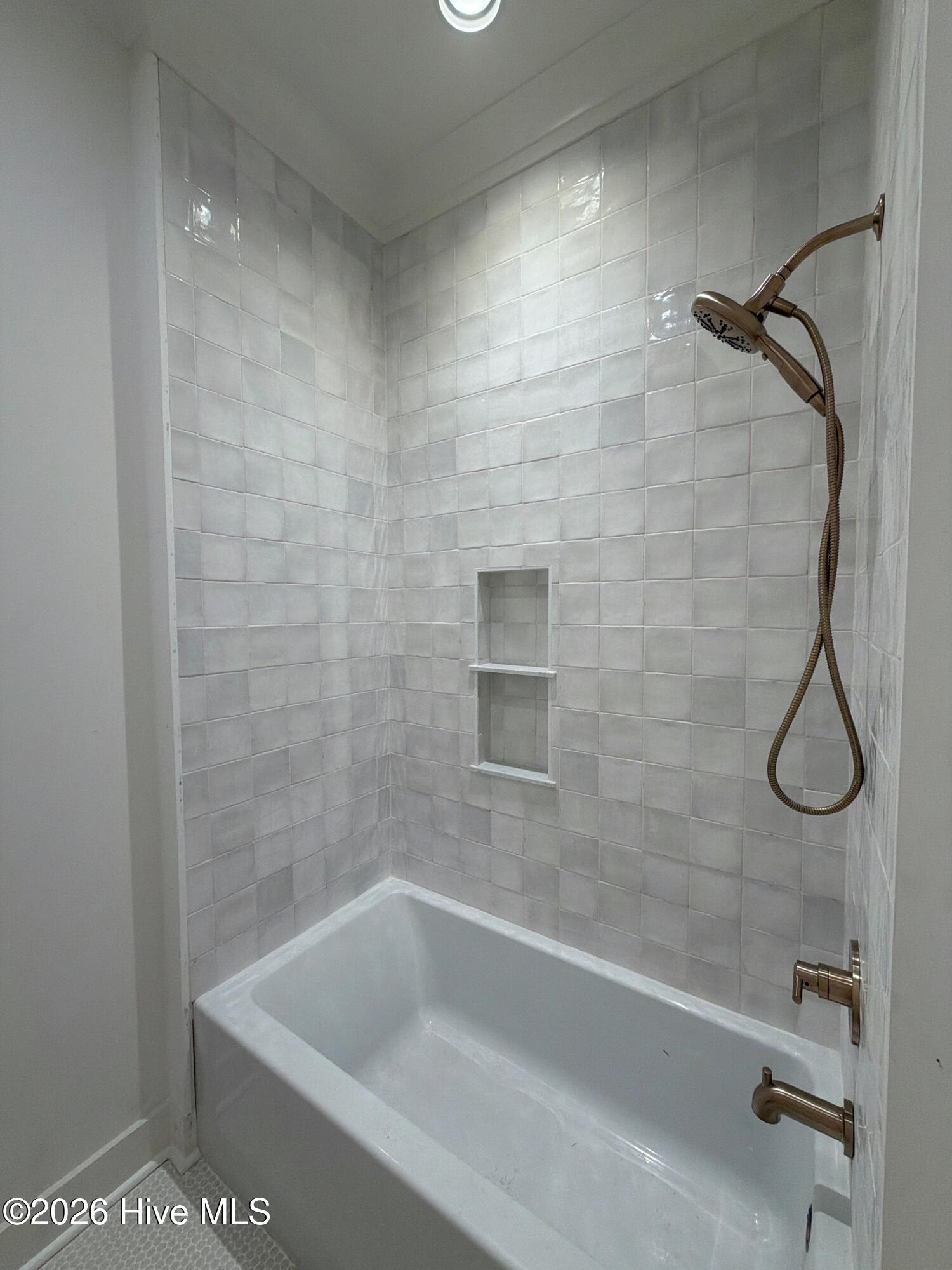 100521152 | Photo 15