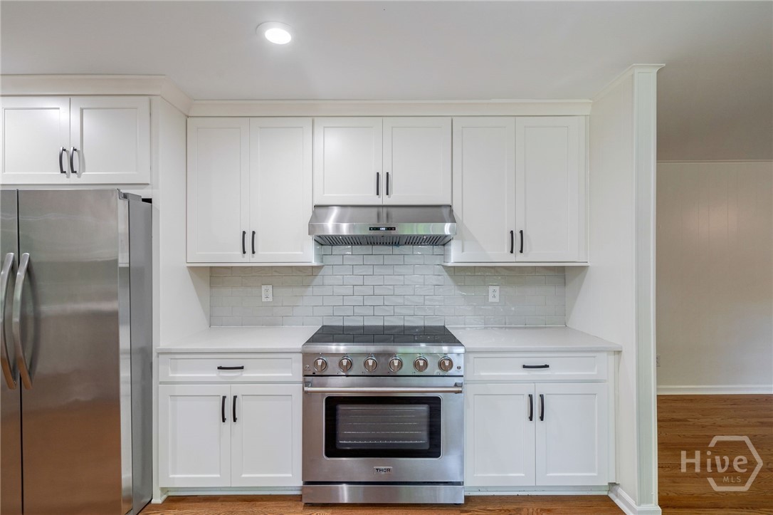 Kitchen: High-end 36” induction range paired with