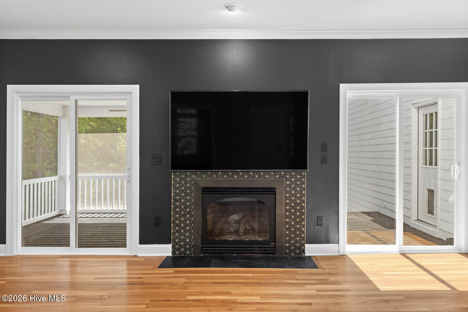 100569189 | Photo 26