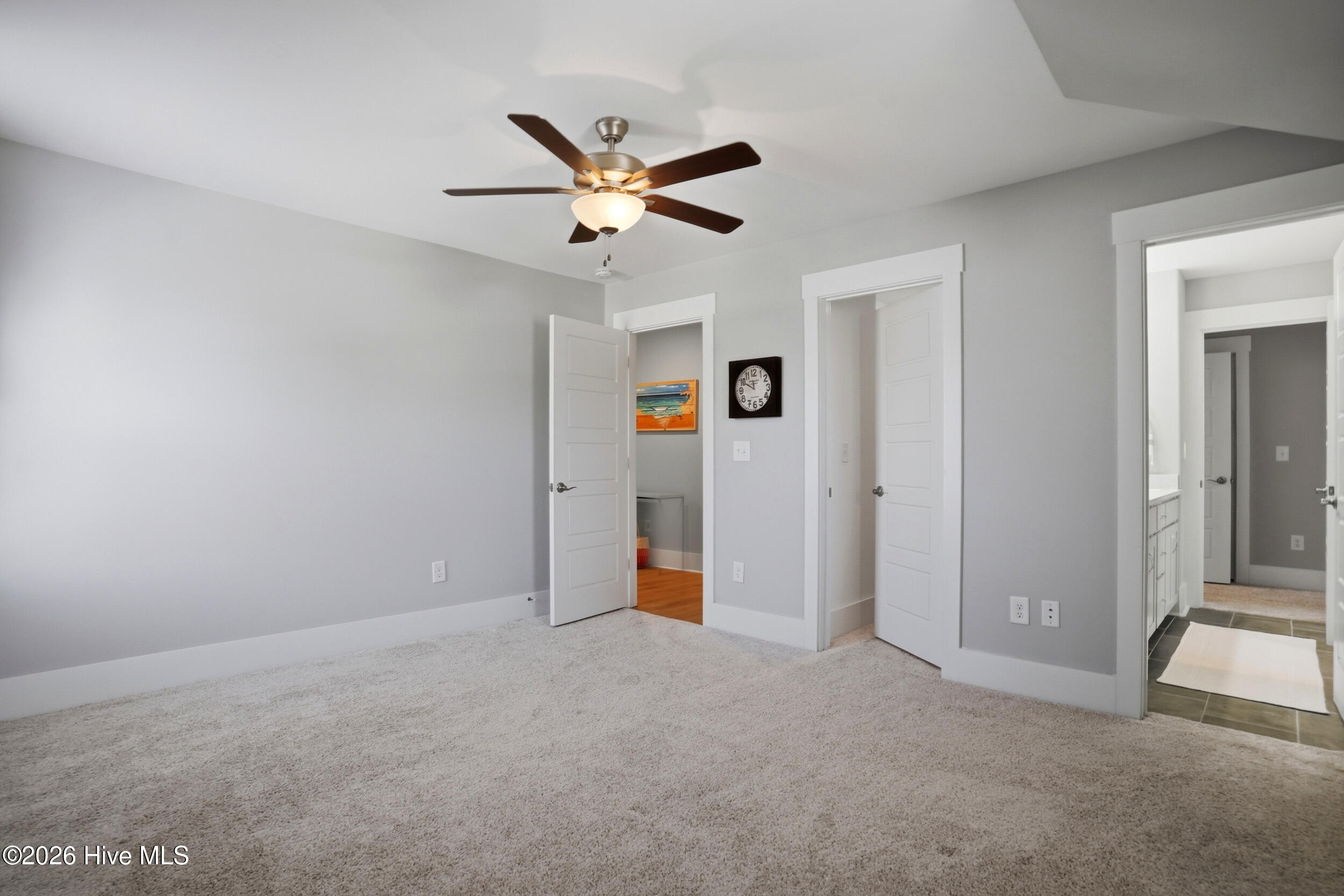 100565471 | Photo 33