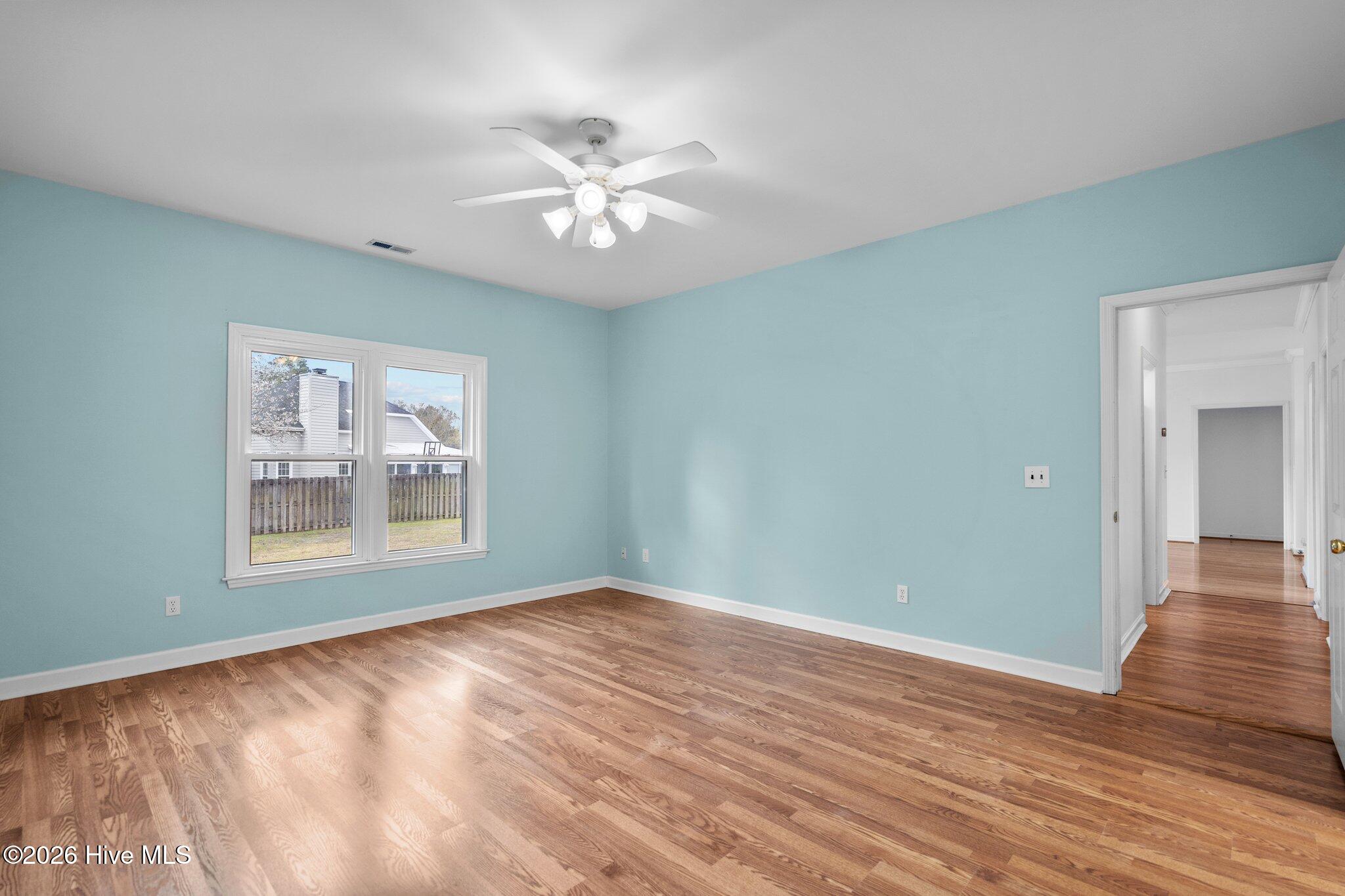 100570682 | Photo 18