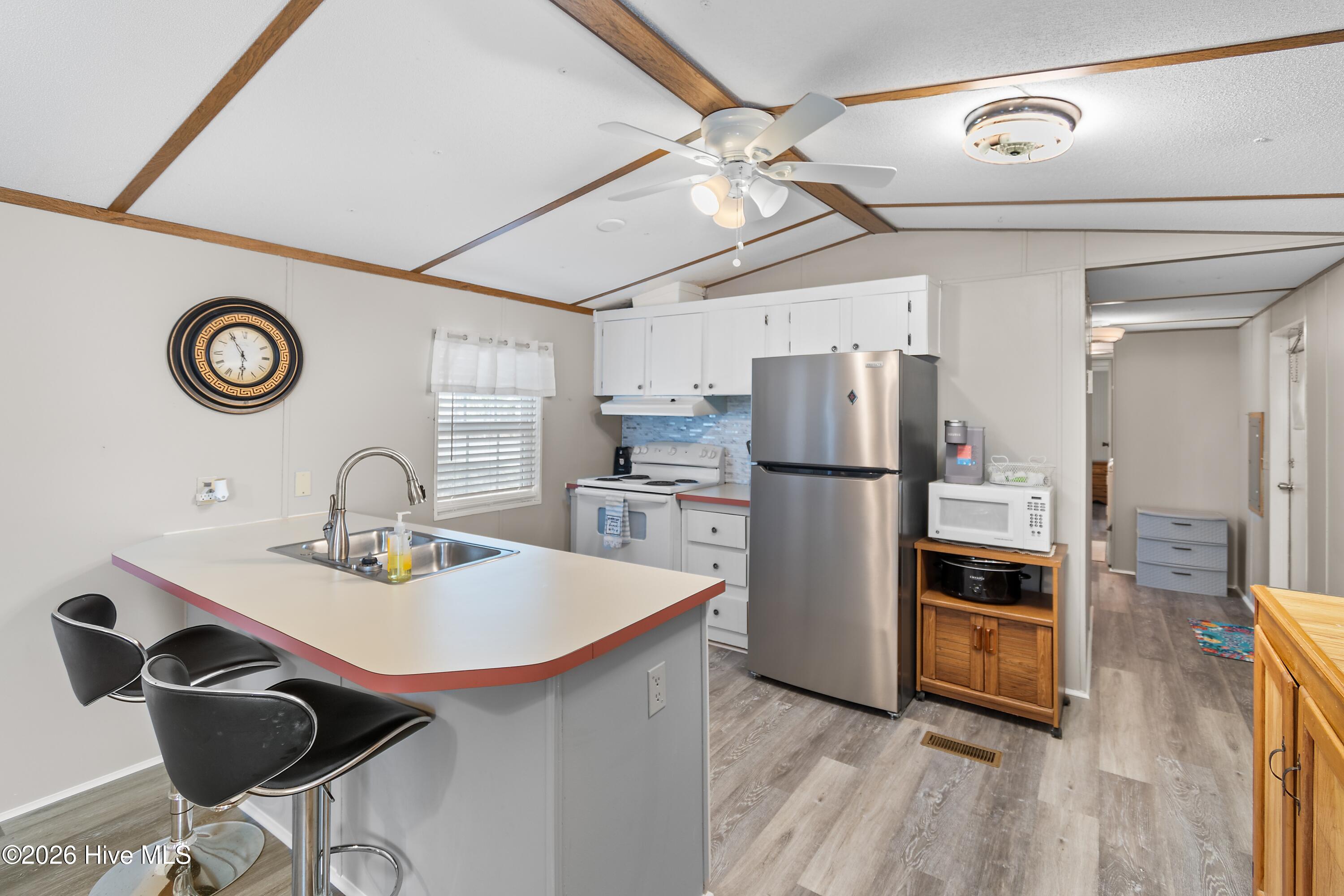 100565764 | Photo 16