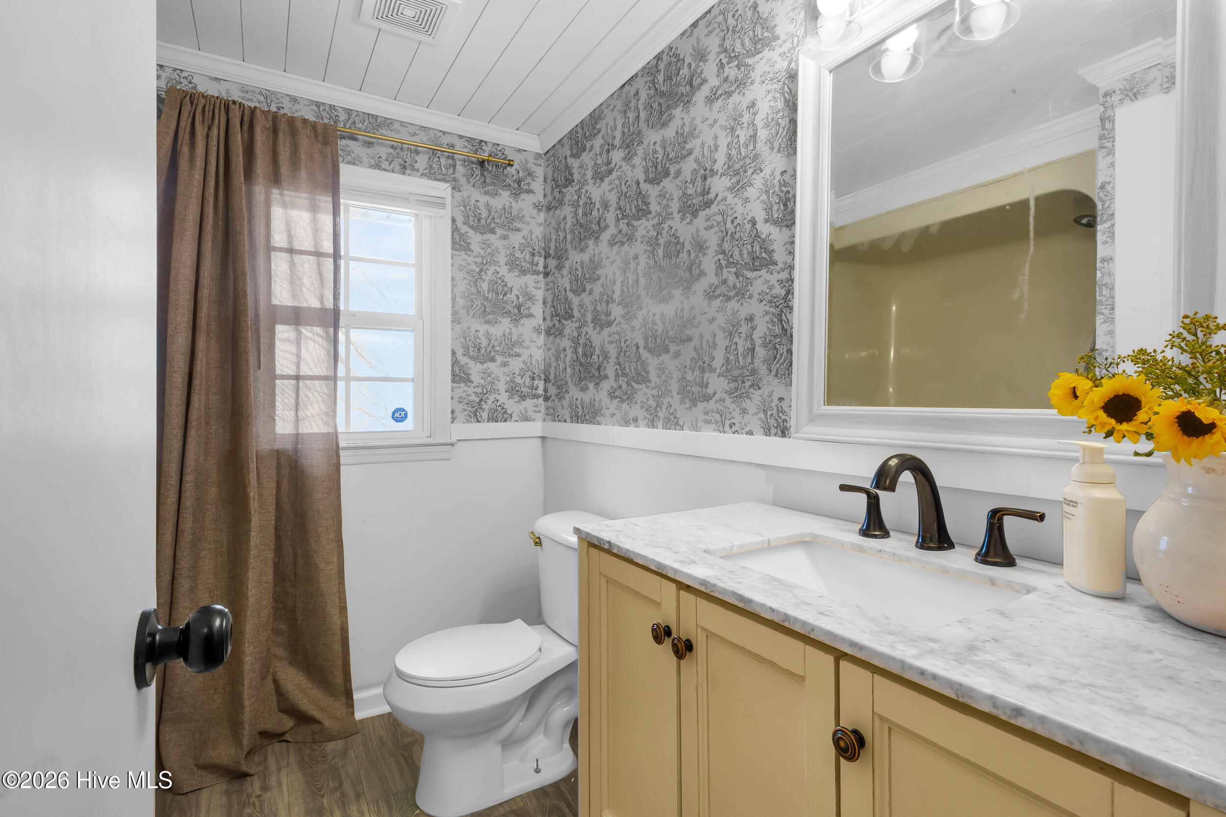 100560236 | Photo 22