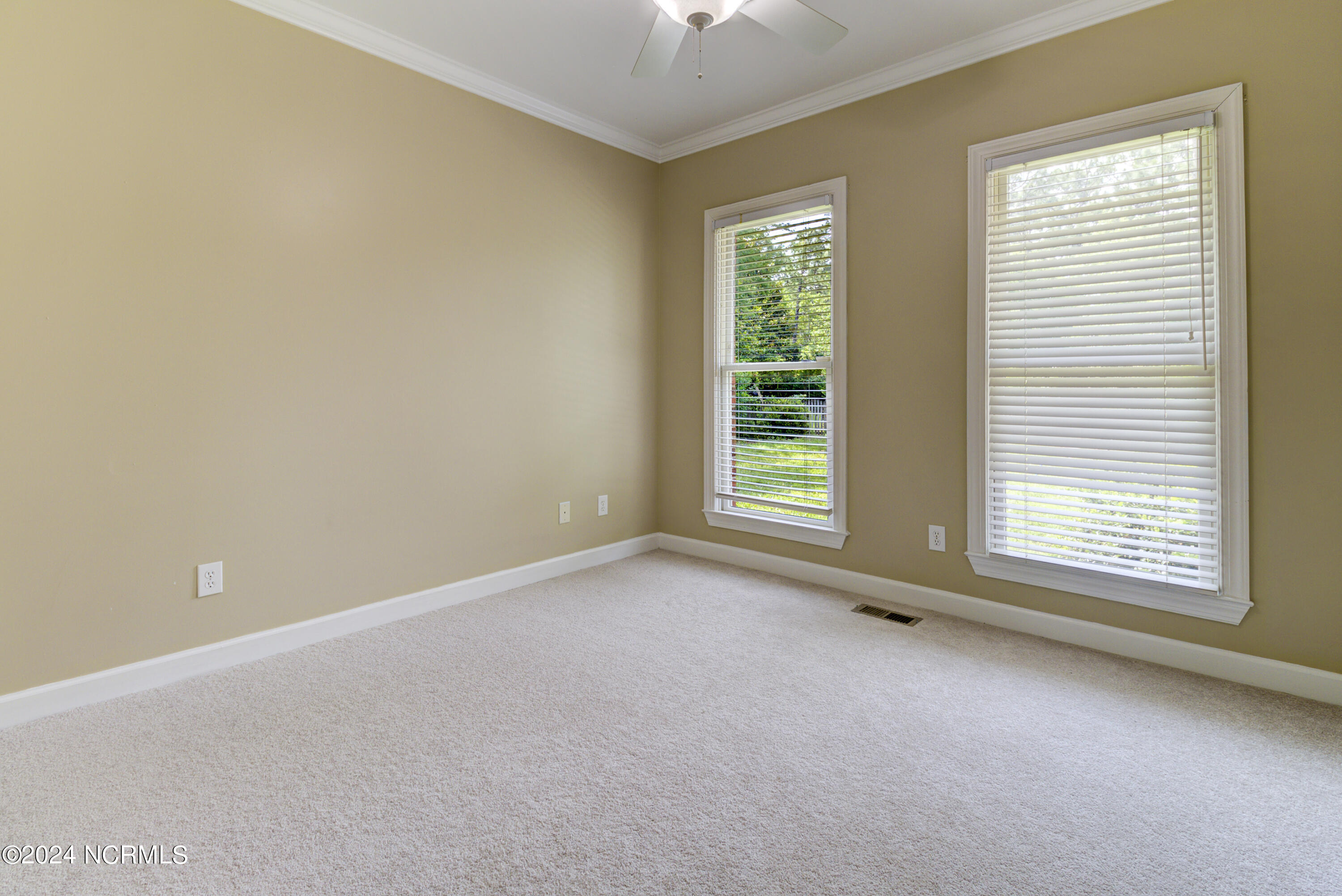 100560204 | Photo 31