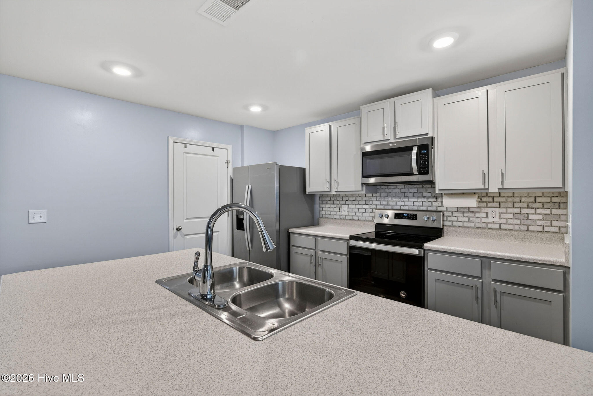 100560192 | Photo 11