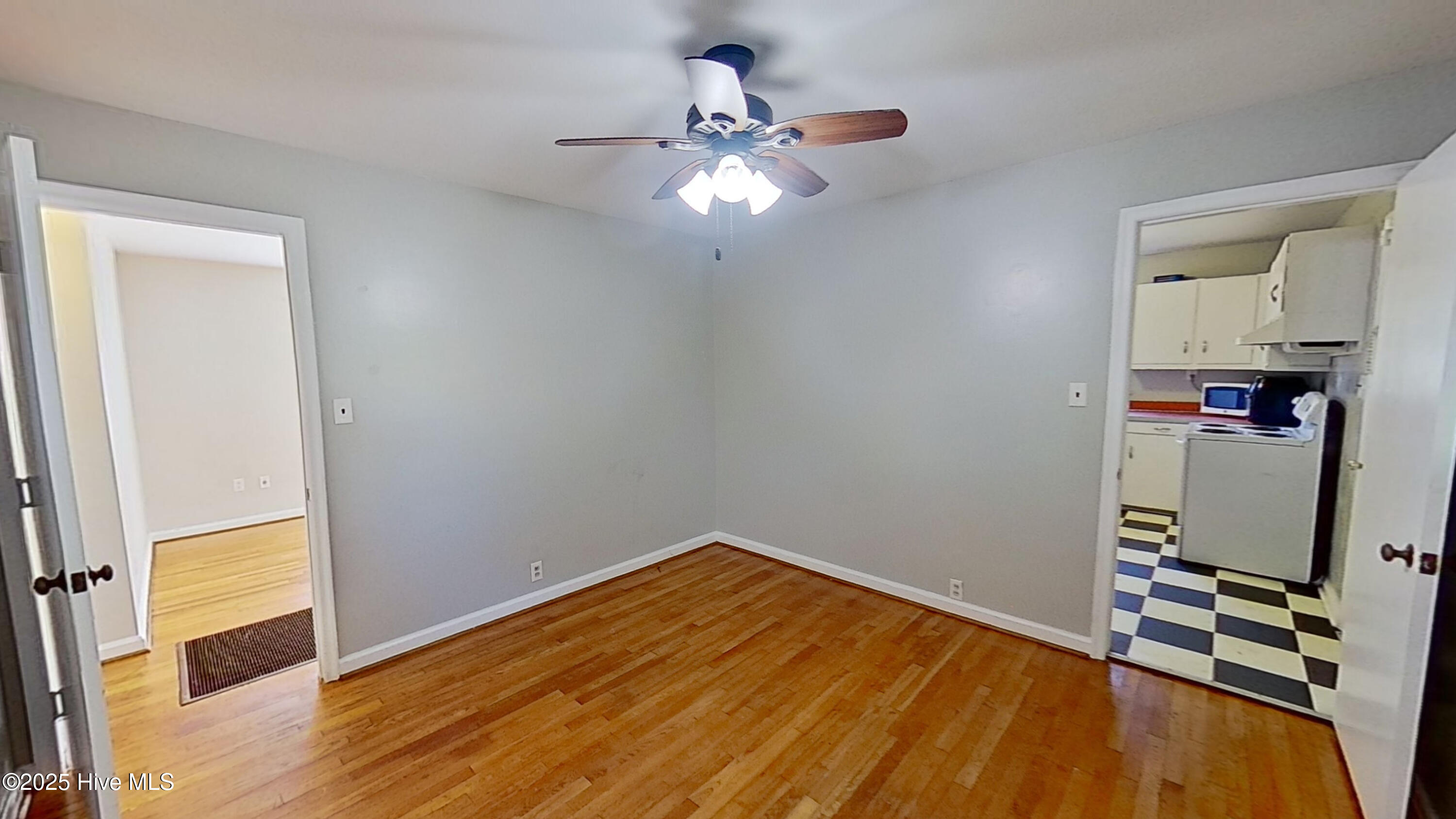 100544285 | Photo 11