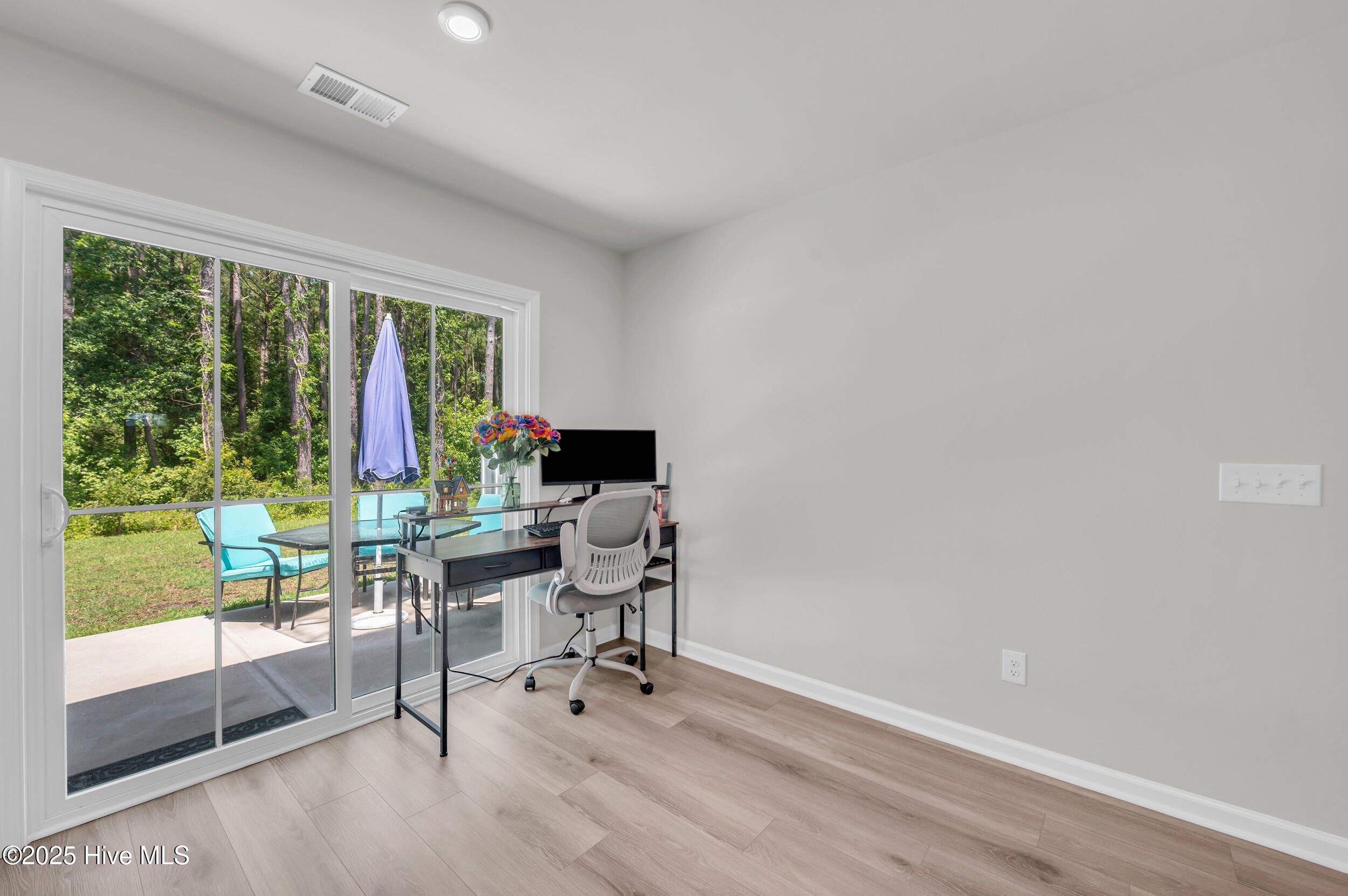 100570488 | Photo 13