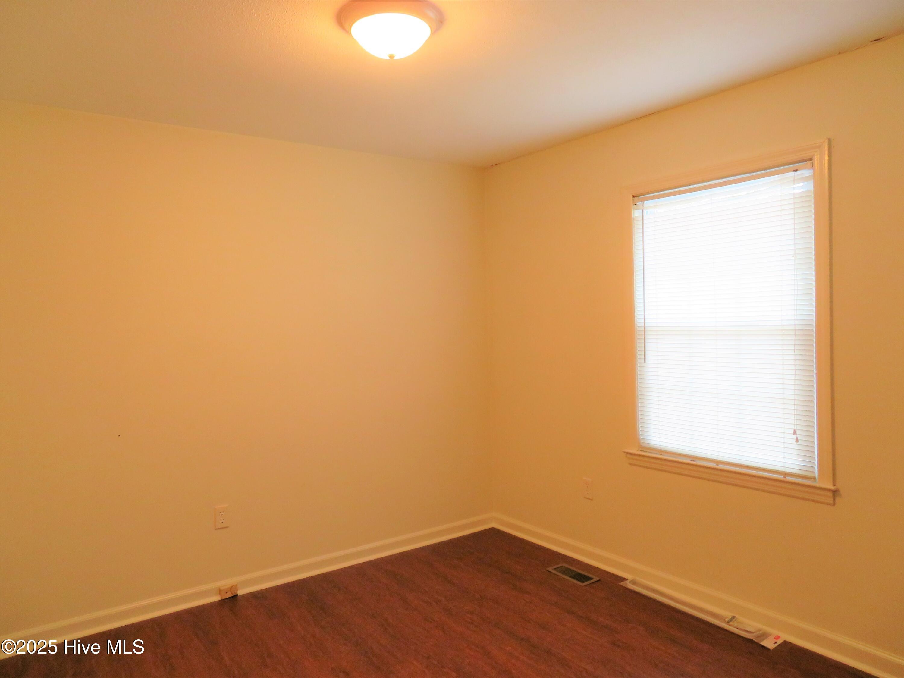 100545111 | Photo 14