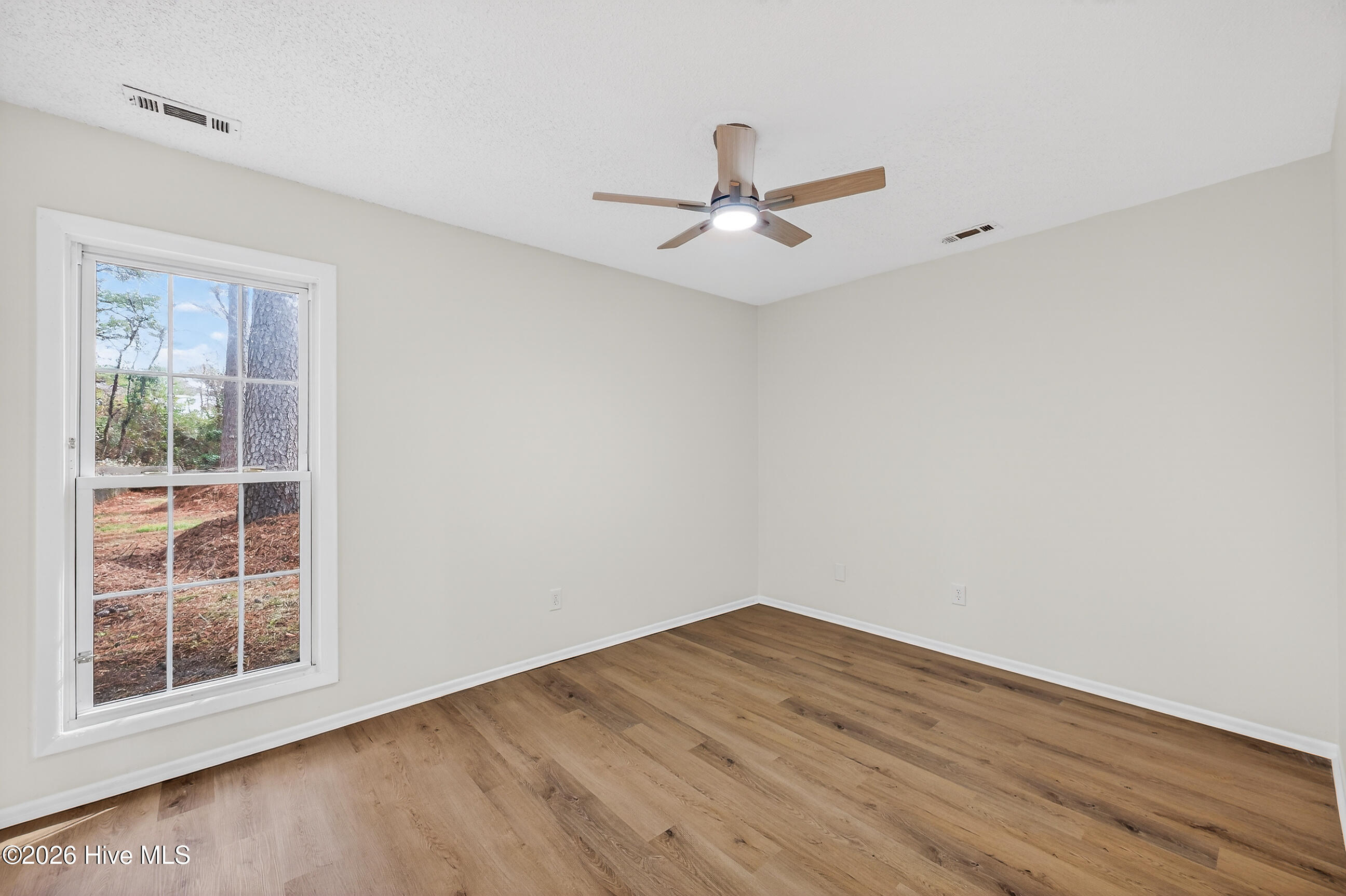 100555827 | Photo 13