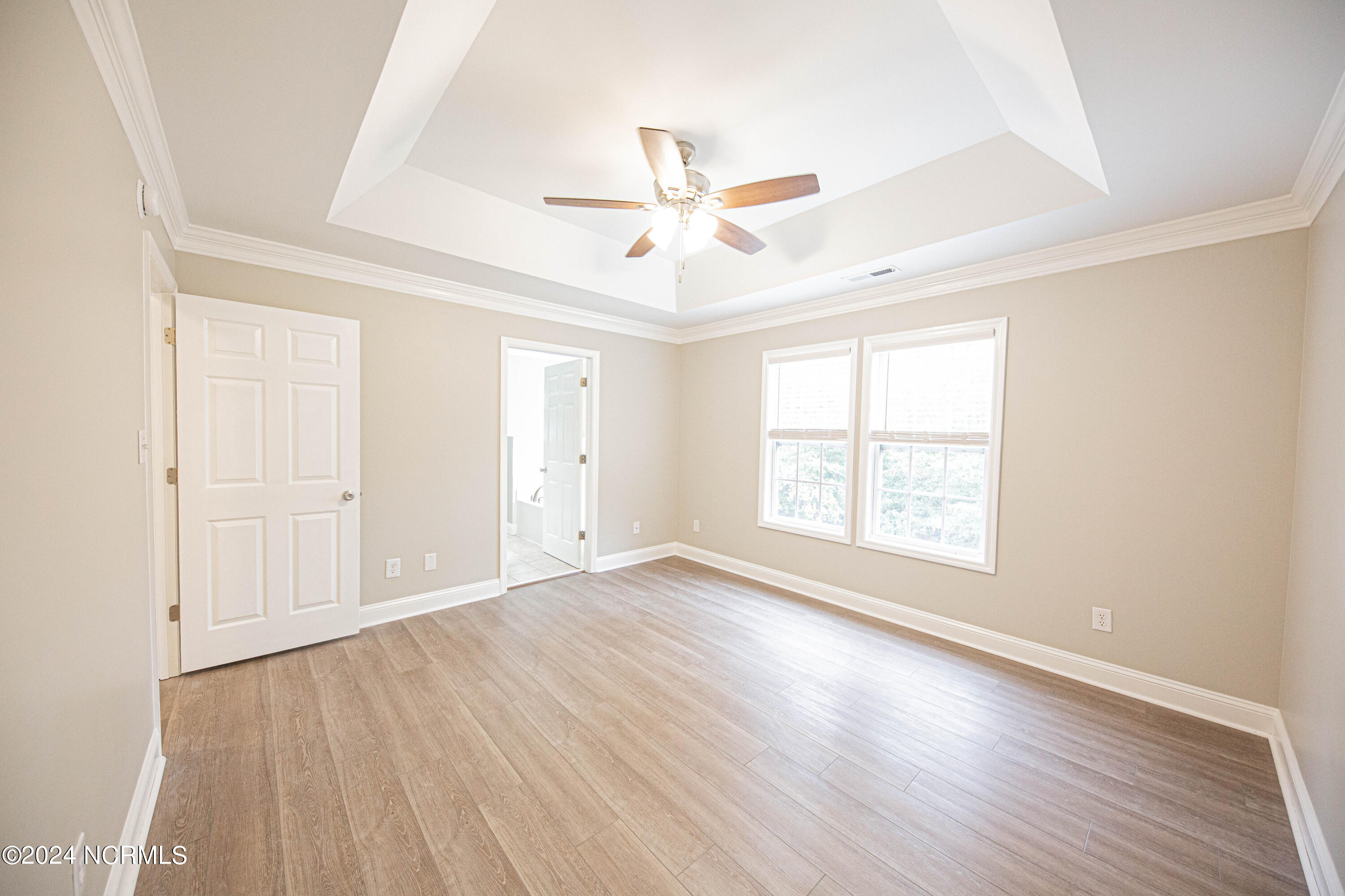 100566053 | Photo 30