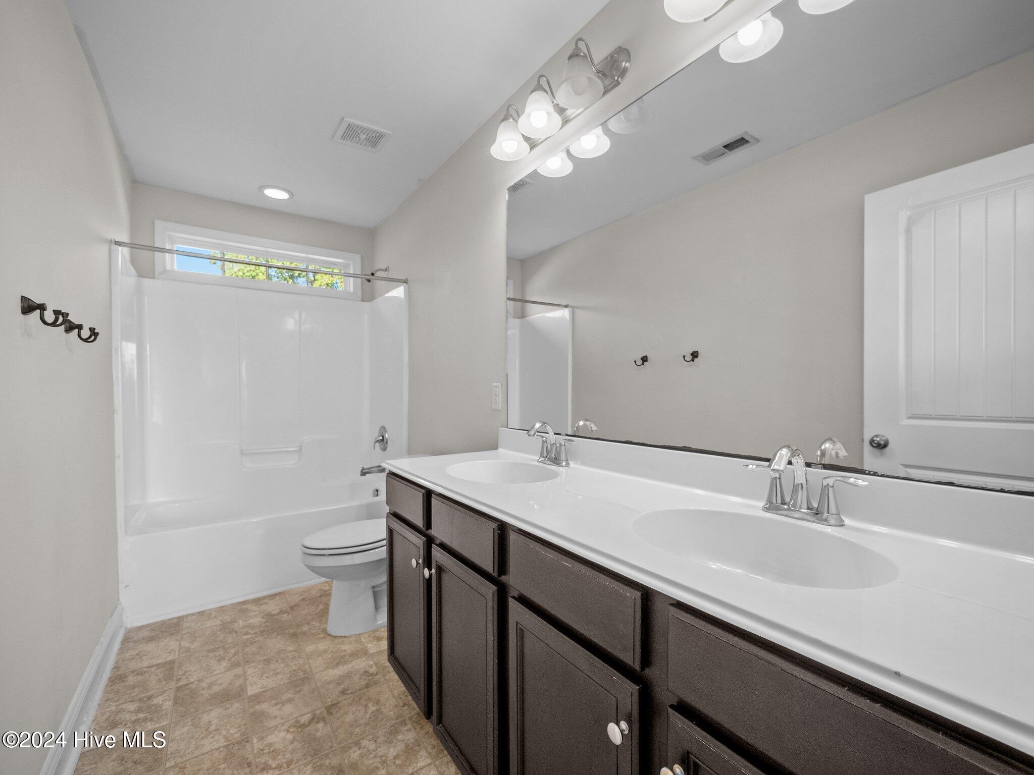 100567812 | Photo 14