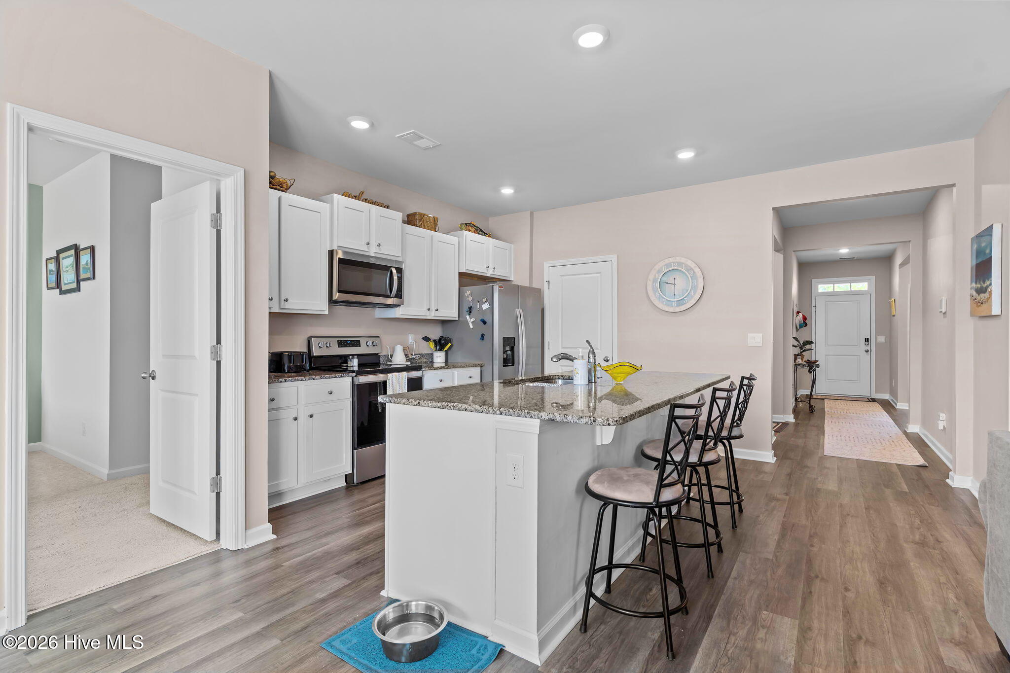 100569205 | Photo 21