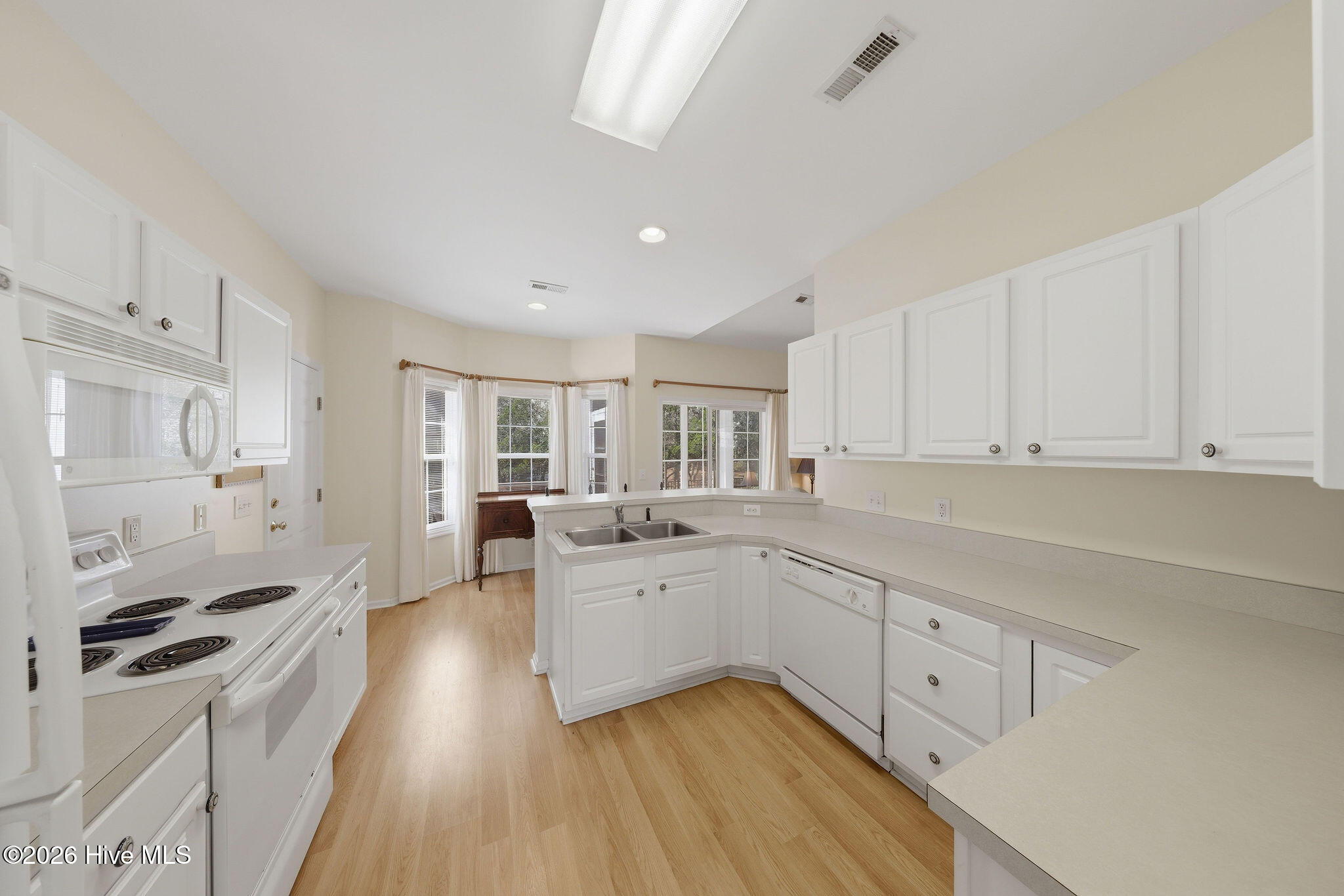 100560993 | Photo 21