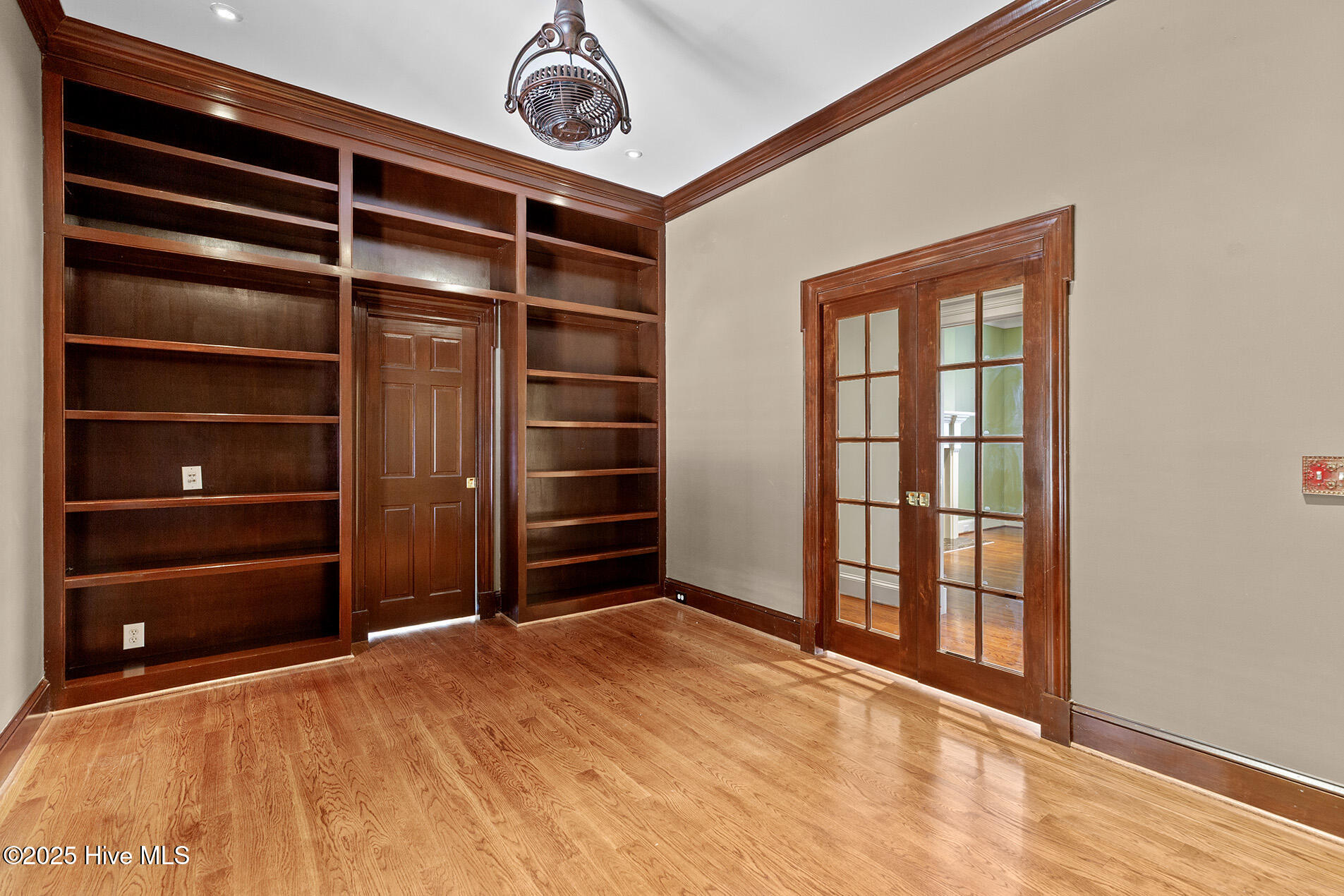 100545737 | Photo 36