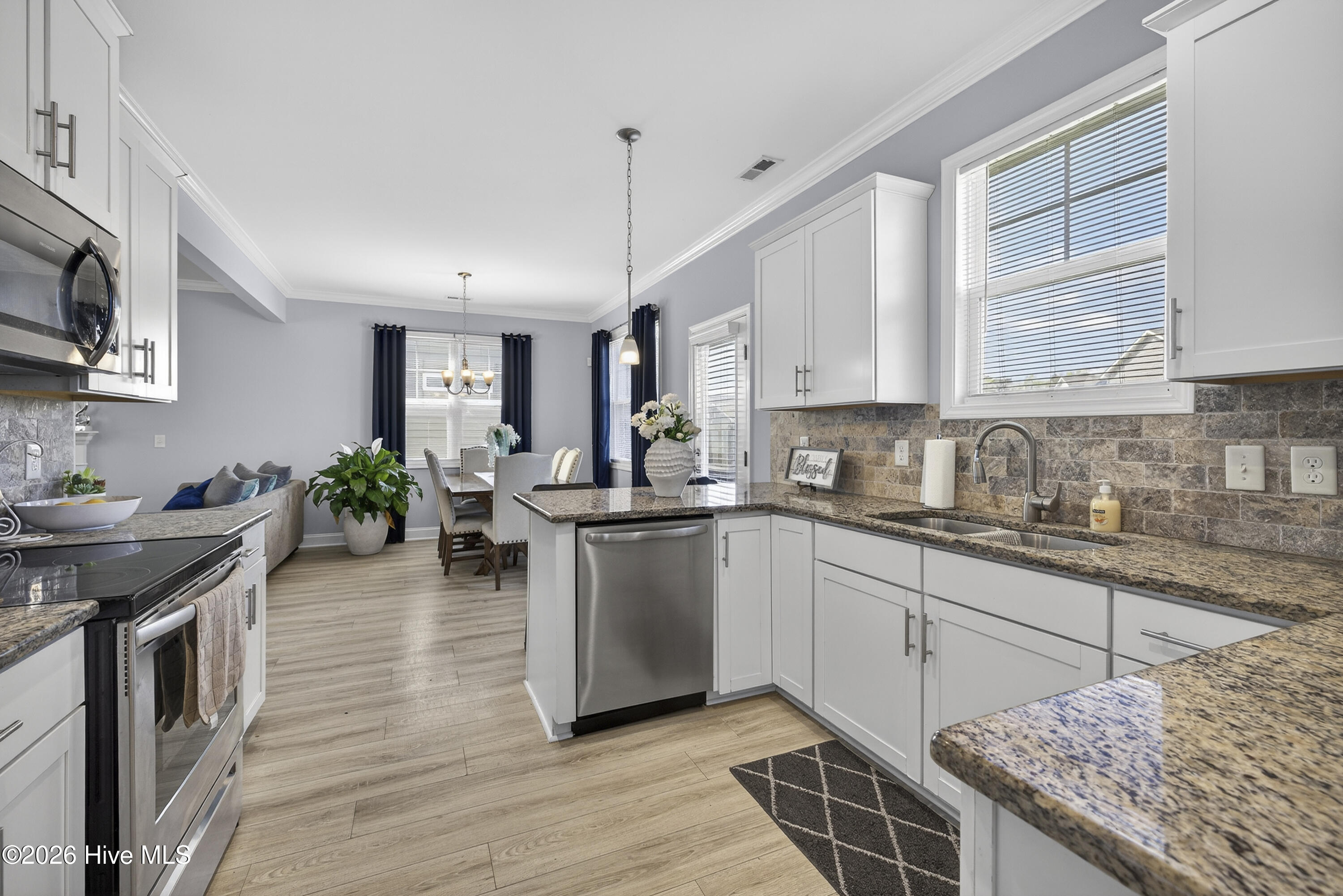 100563705 | Photo 10