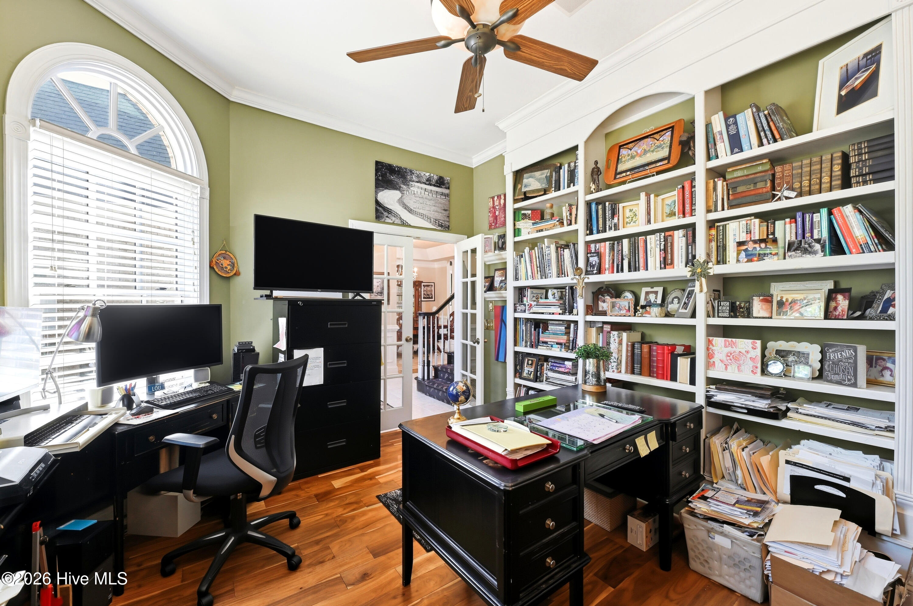 100567999 | Photo 34