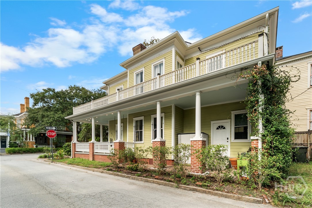 Photo 3 of Single family home for sale at 524 E Henry St, Savannah, GA 31401 | MLS# SA365031 | Listing updated on 2026-09-22