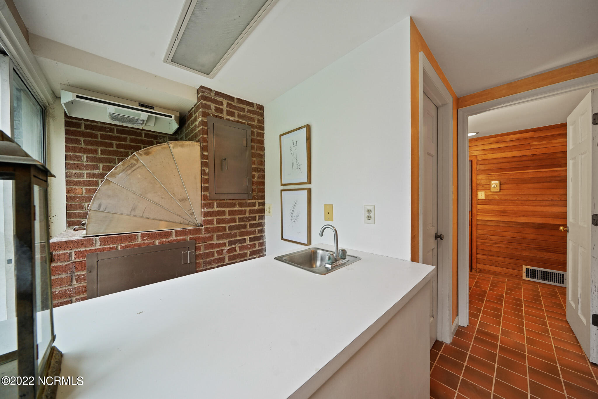 kitchenette pool house