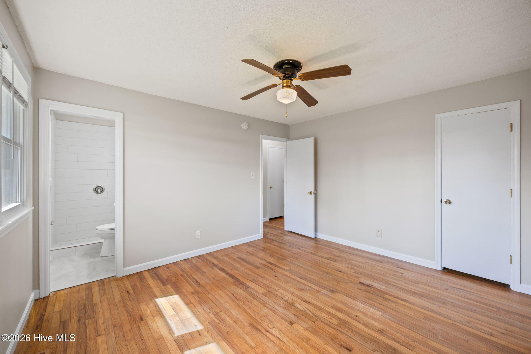 100558216 | Photo 30