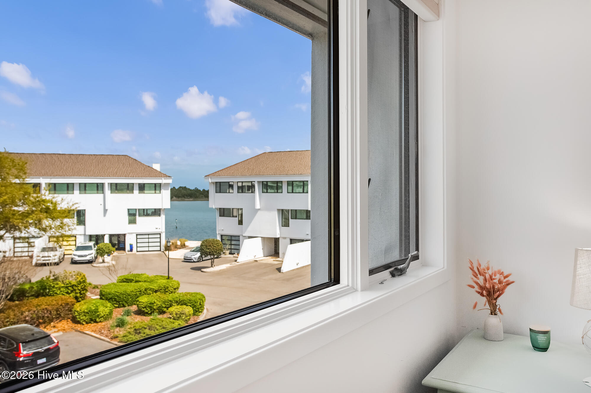 100564405 | Photo 24