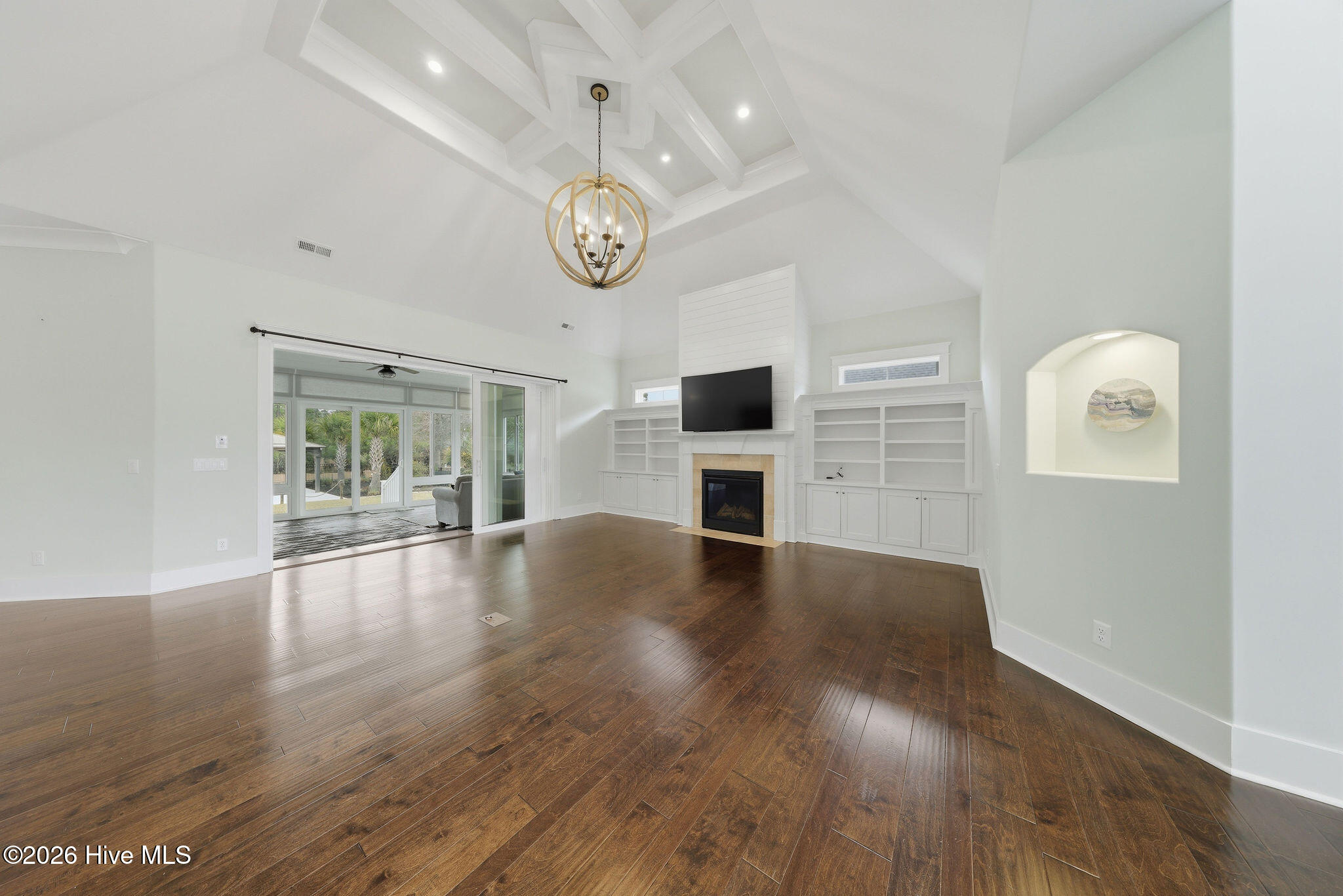 100562967 | Photo 11