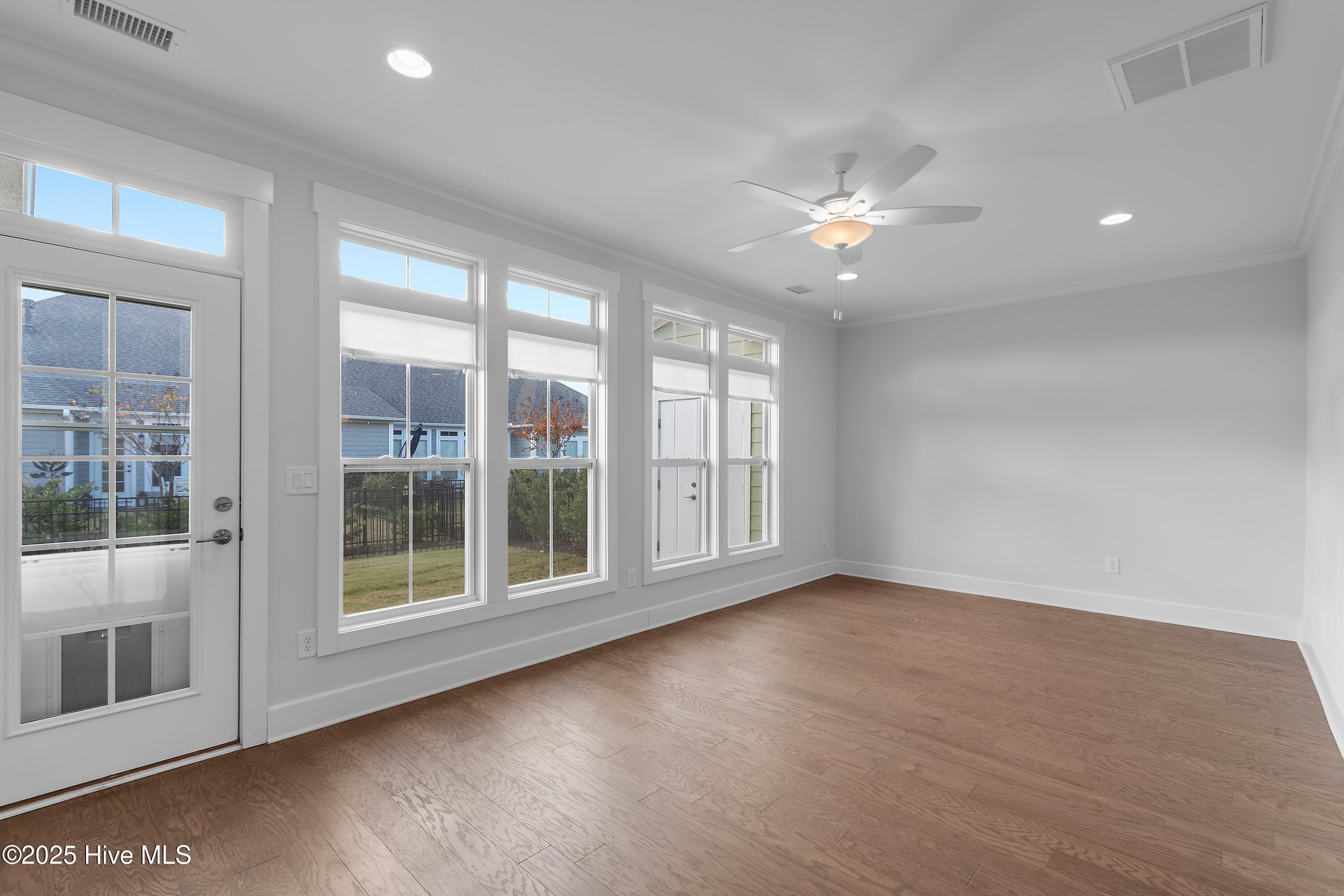 100539613 | Photo 18