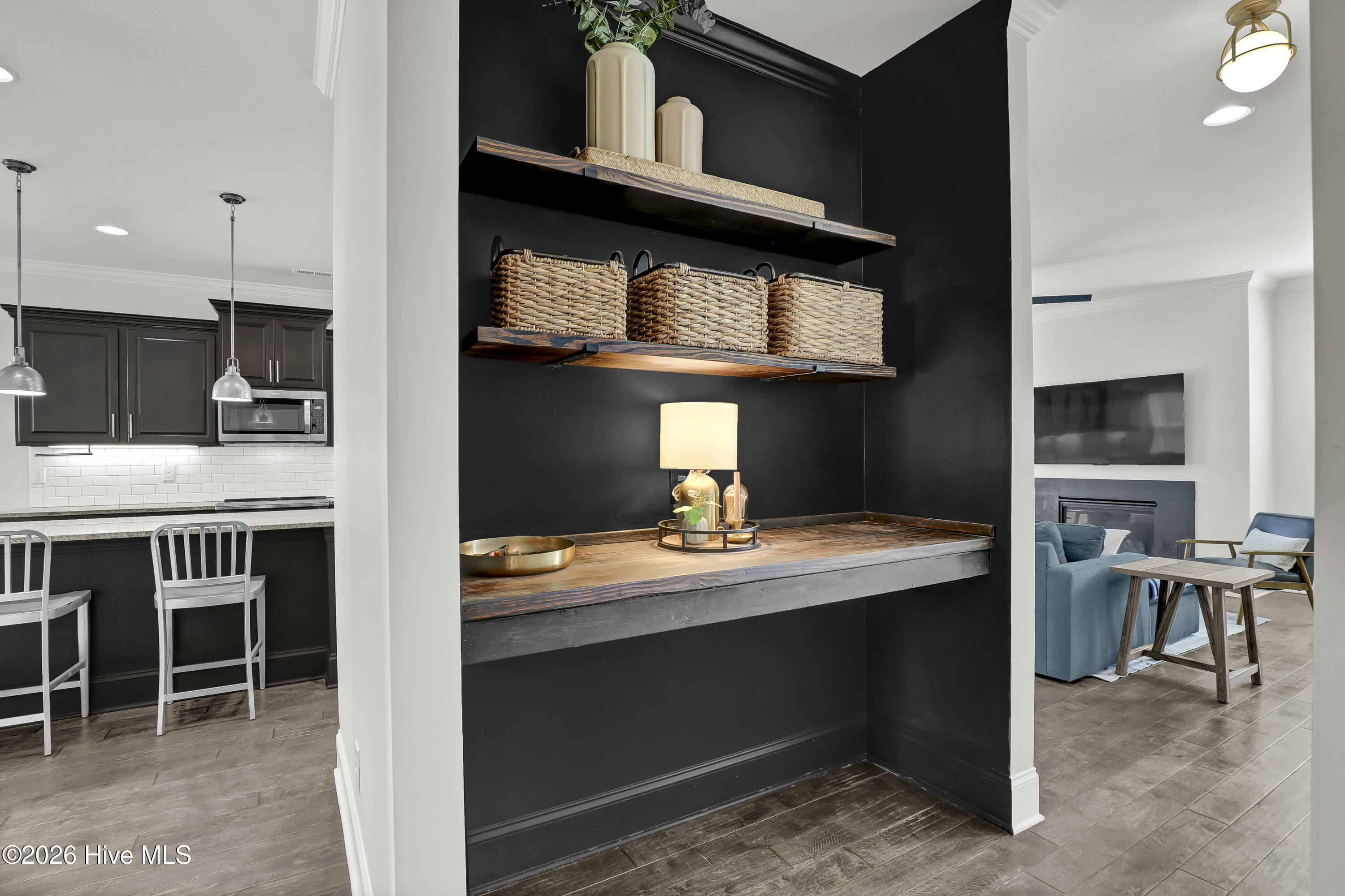 100569248 | Photo 19