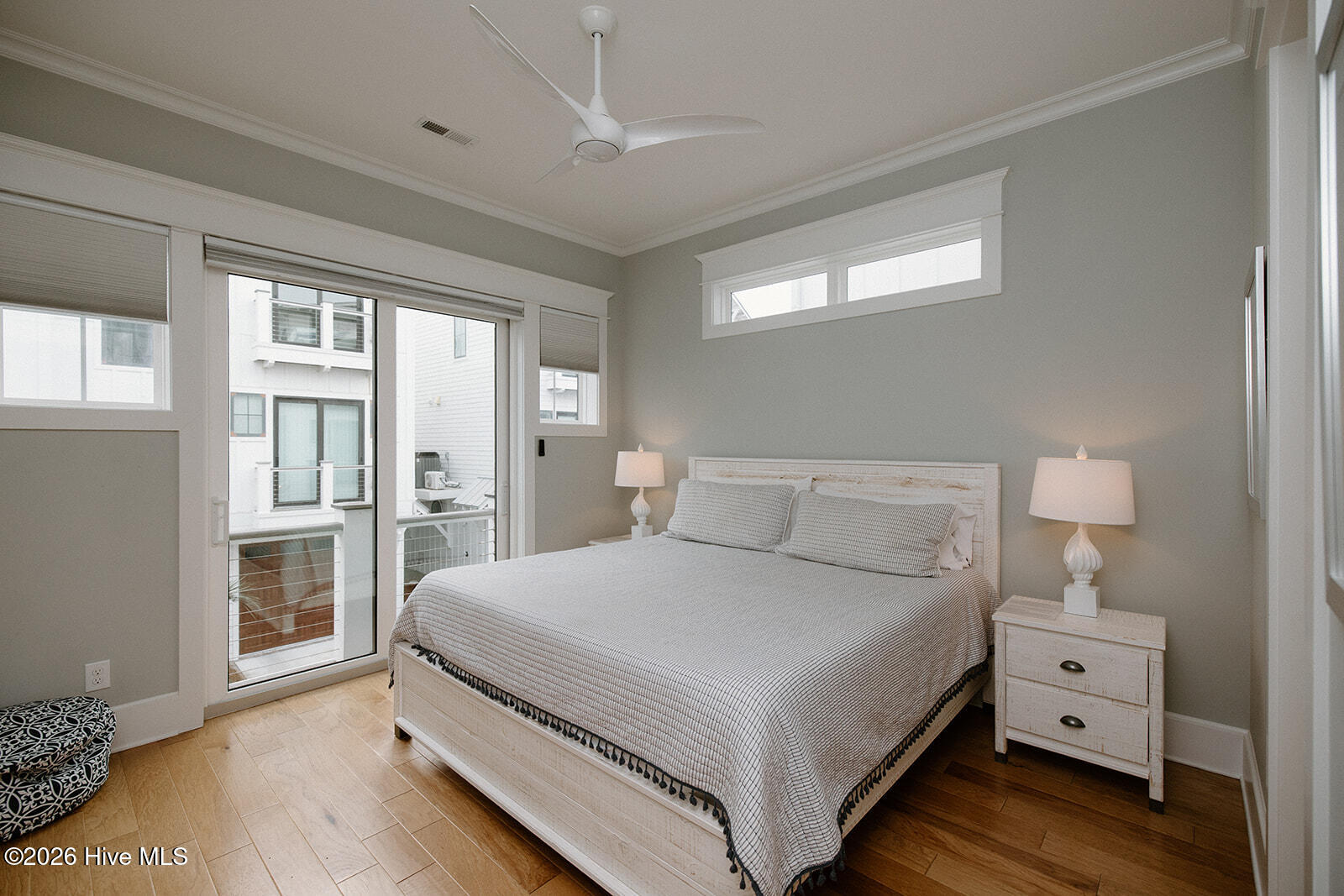 100550346 | Photo 25