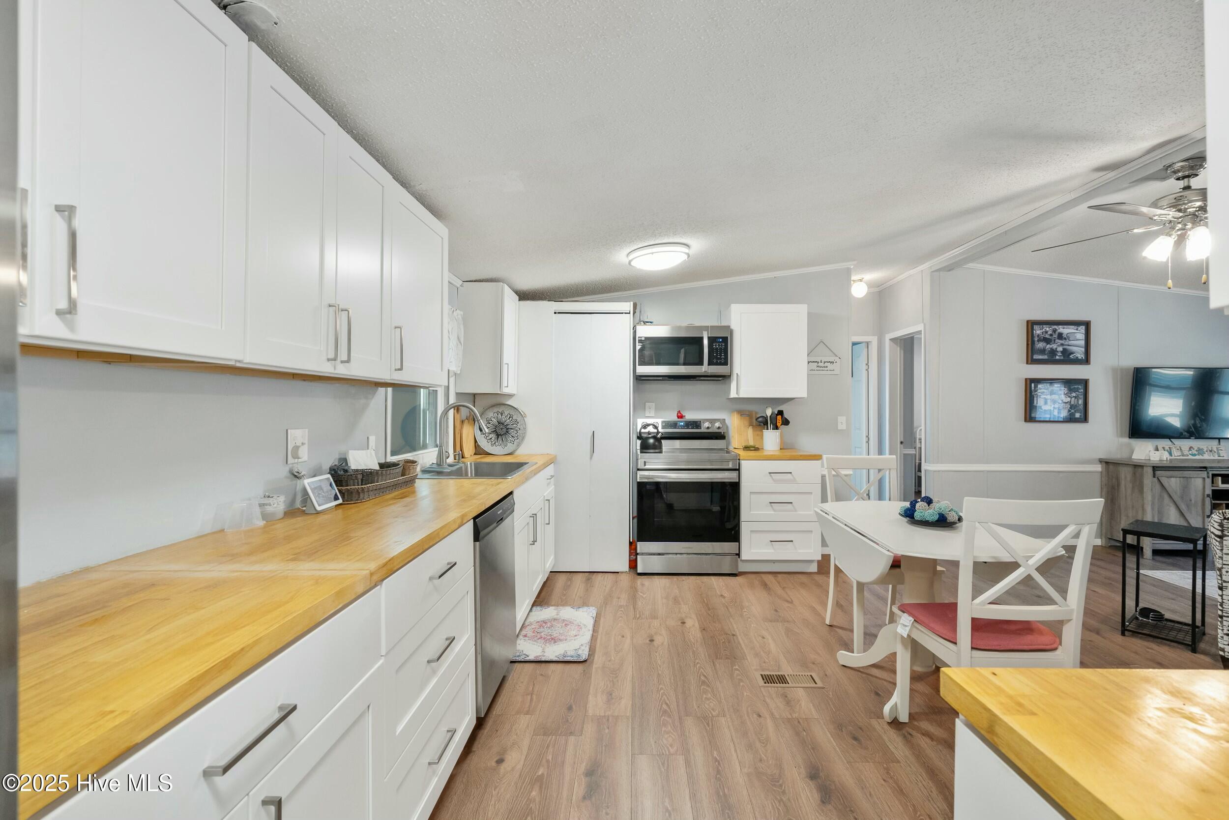 100482748 | Photo 12