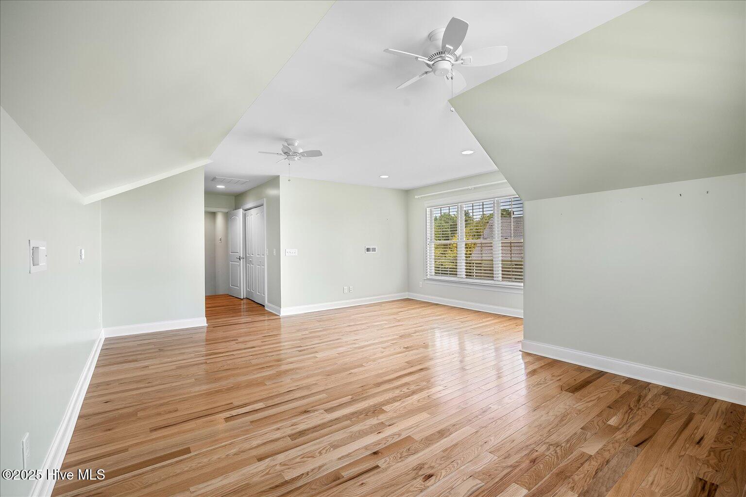 100529543 | Photo 37