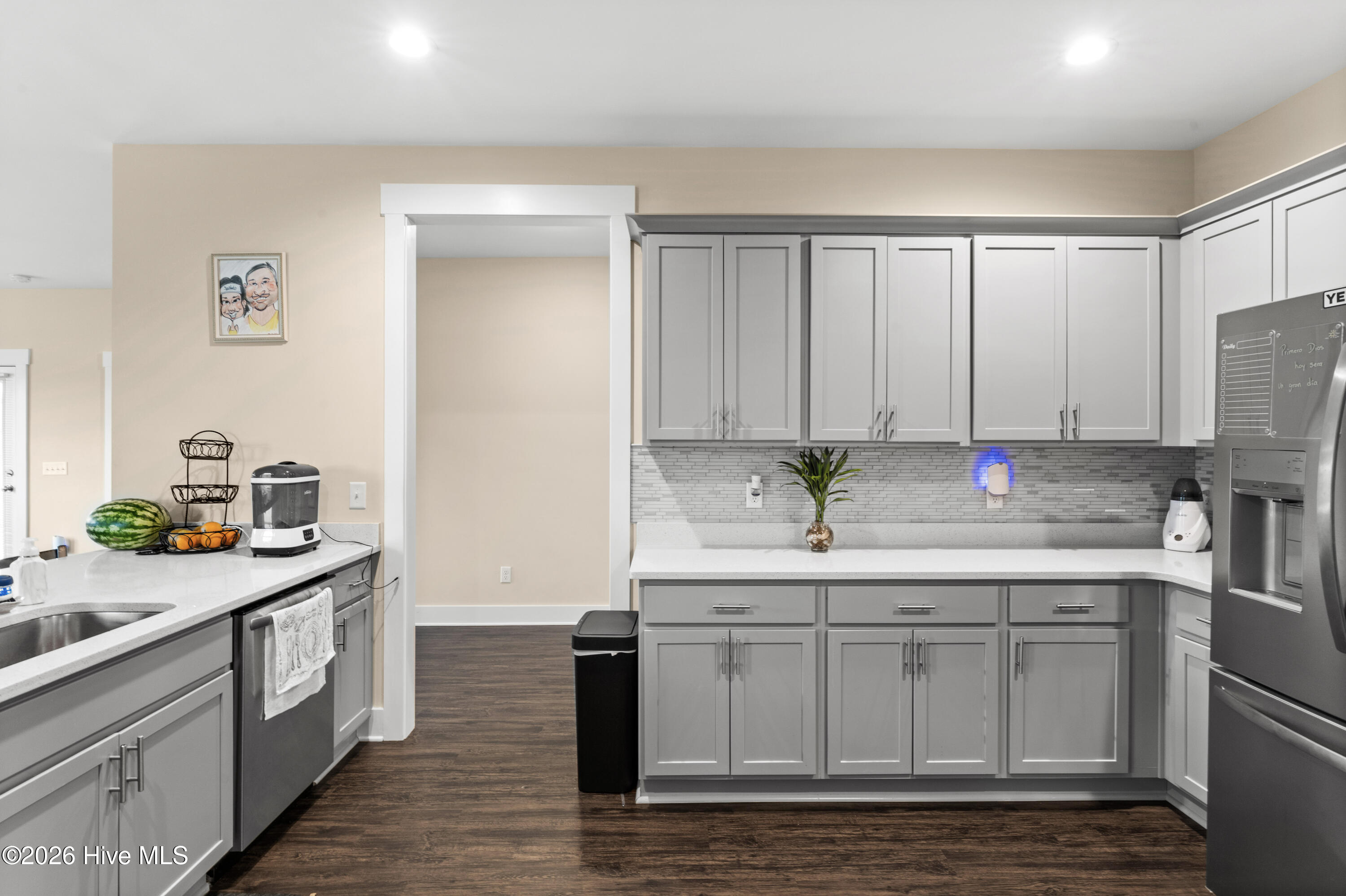 100569273 | Photo 19