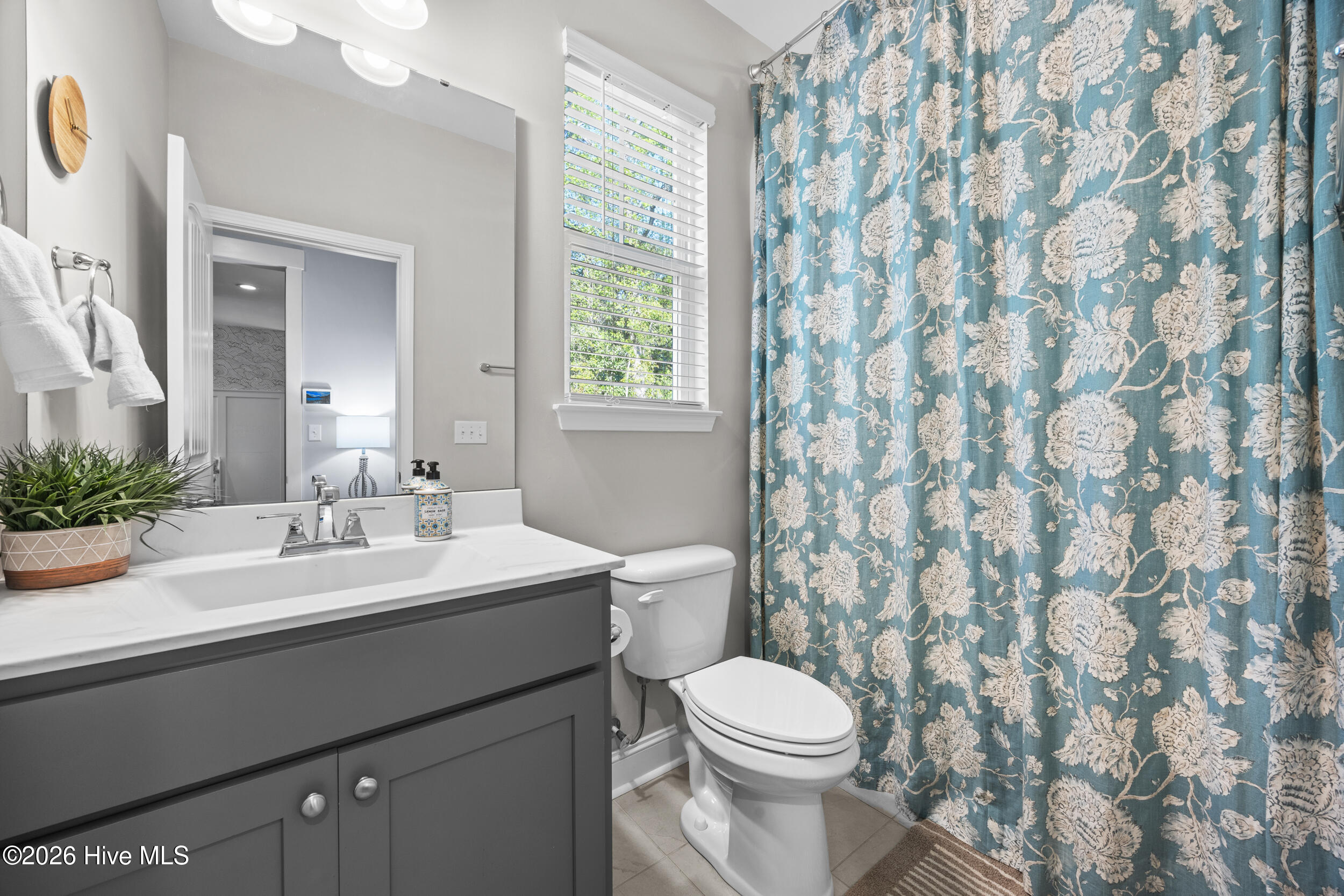 100566940 | Photo 31