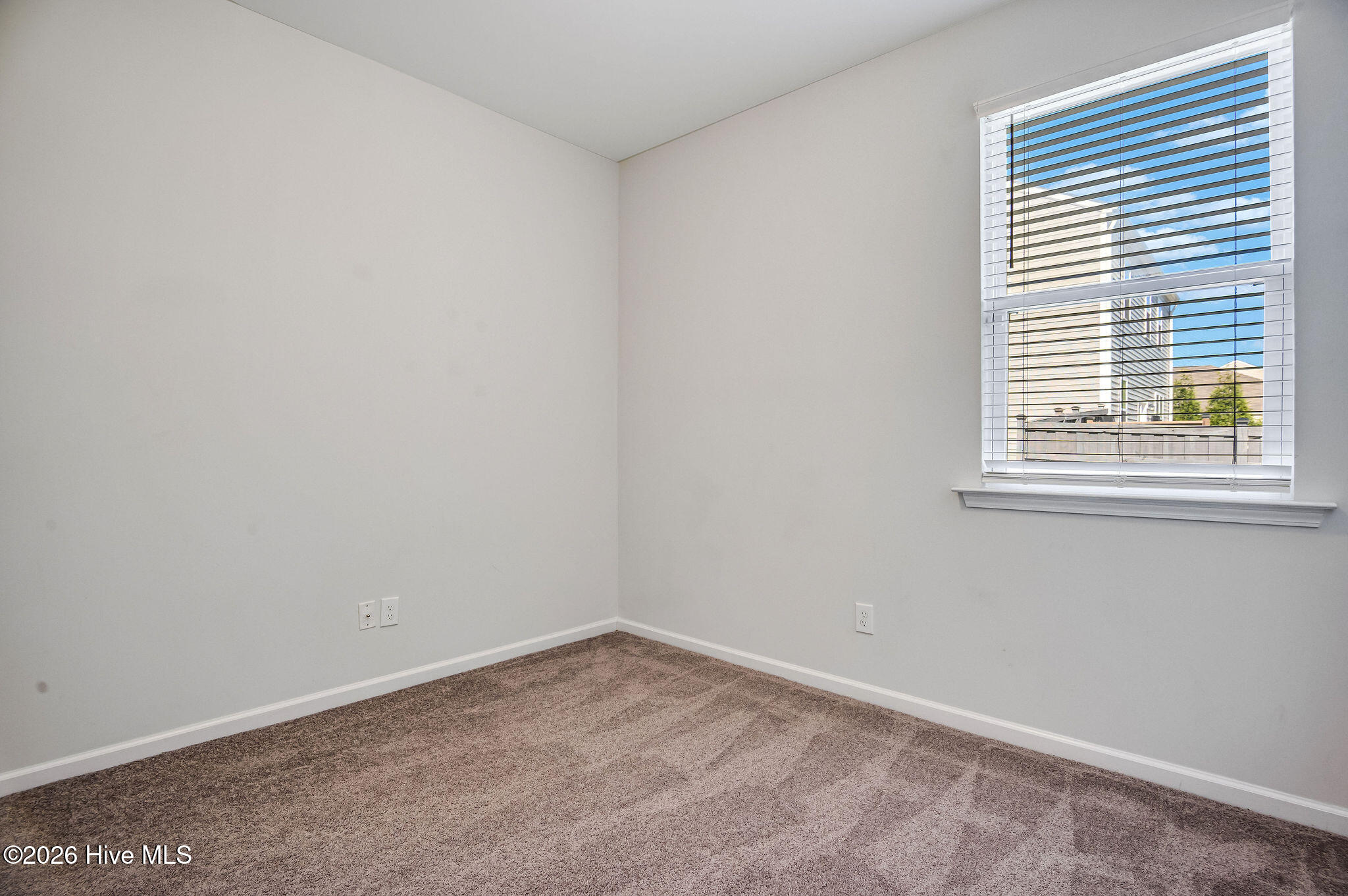 100562701 | Photo 39