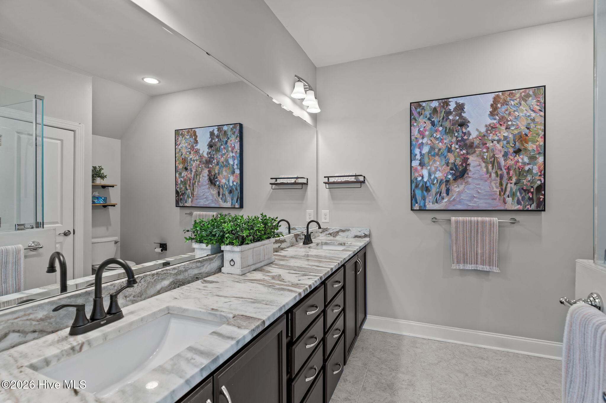 100547580 | Photo 26