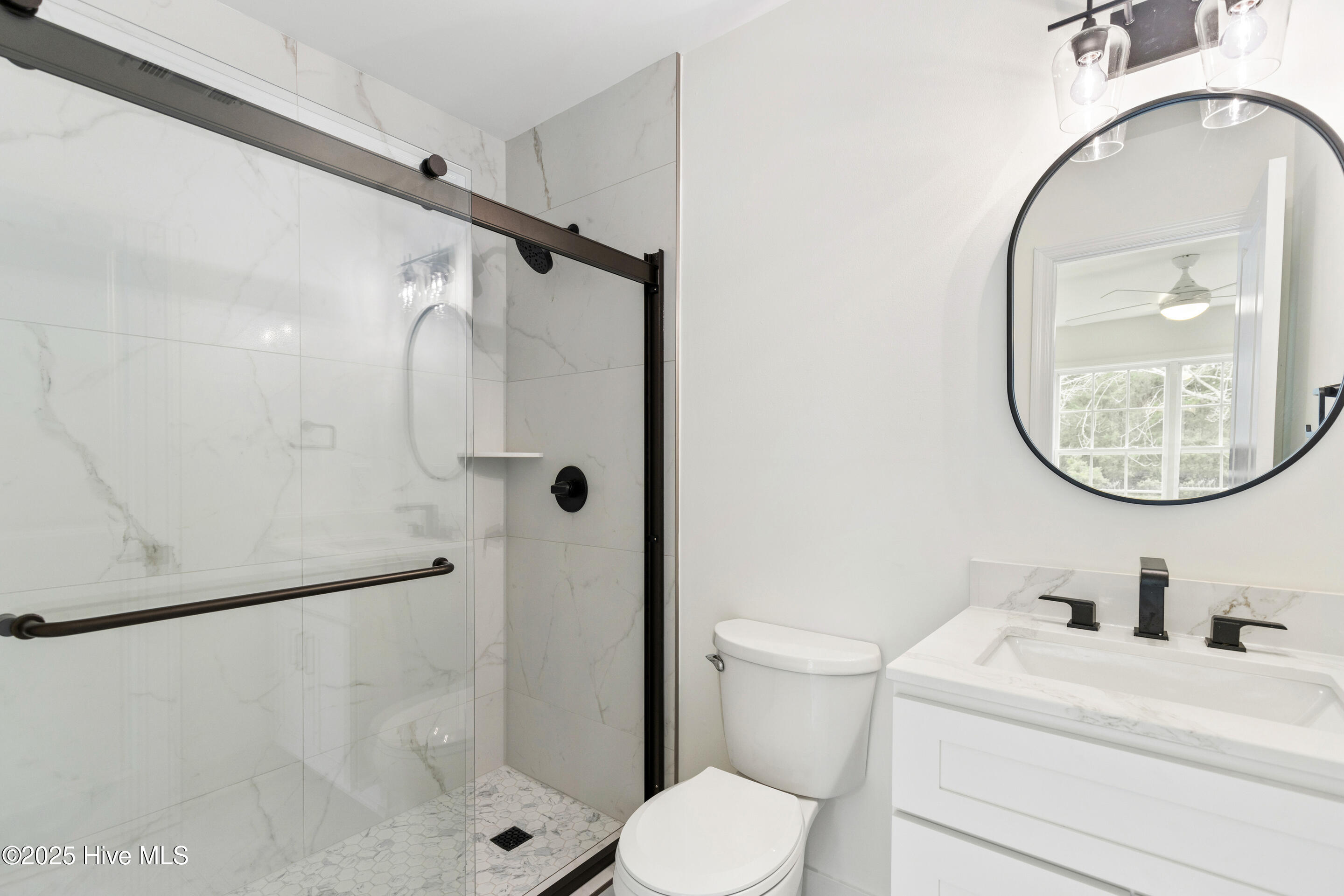 100548000 | Photo 34