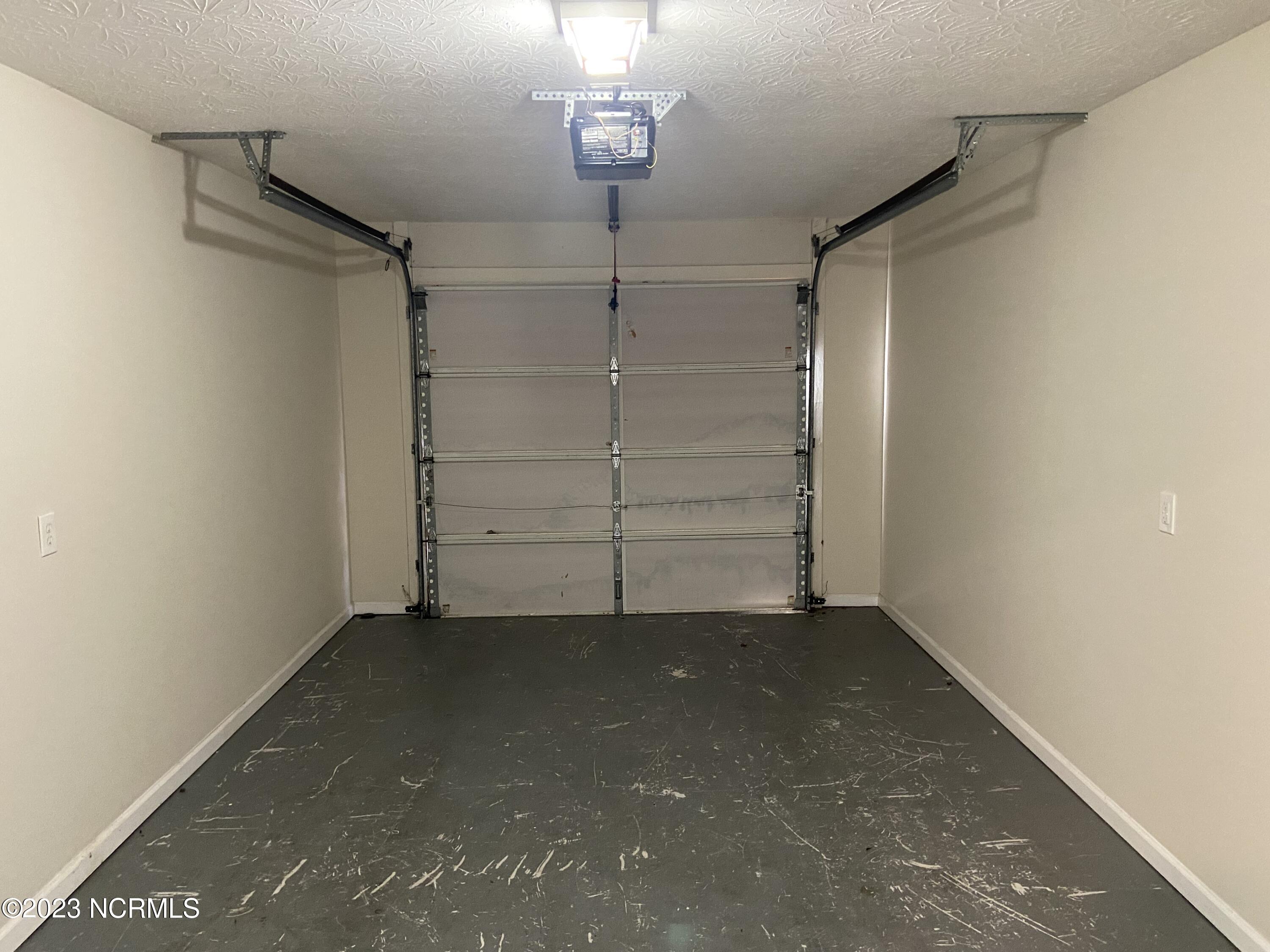 100533323 | Photo 28