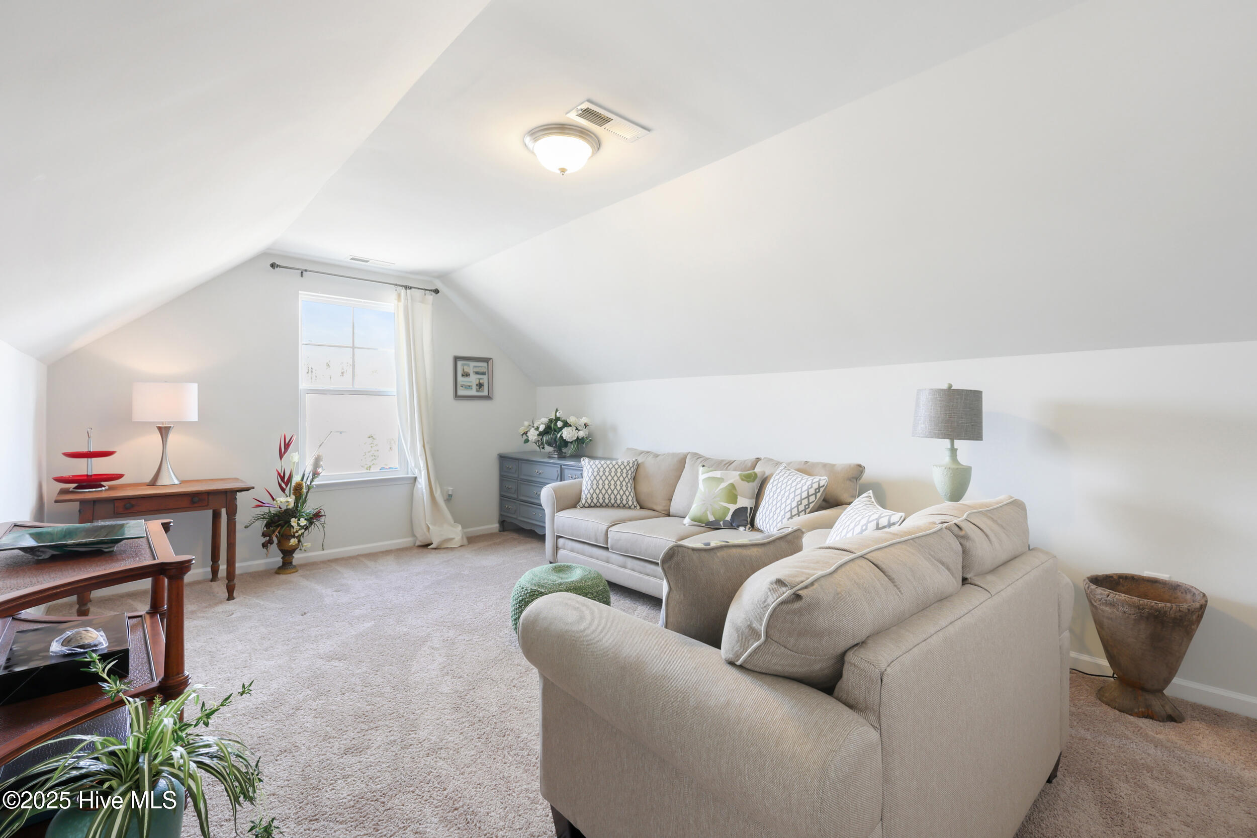 100547034 | Photo 23