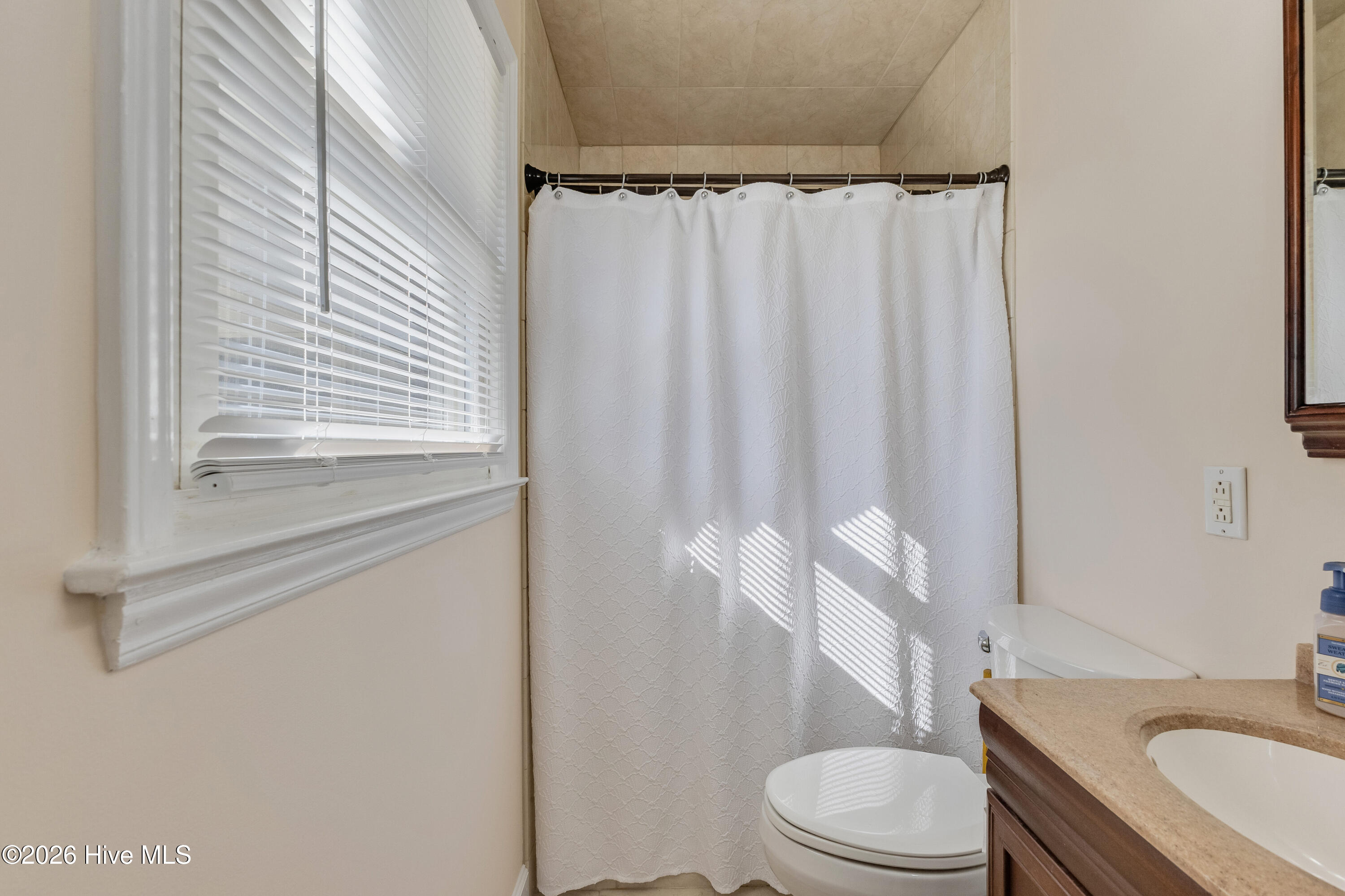 100554925 | Photo 22