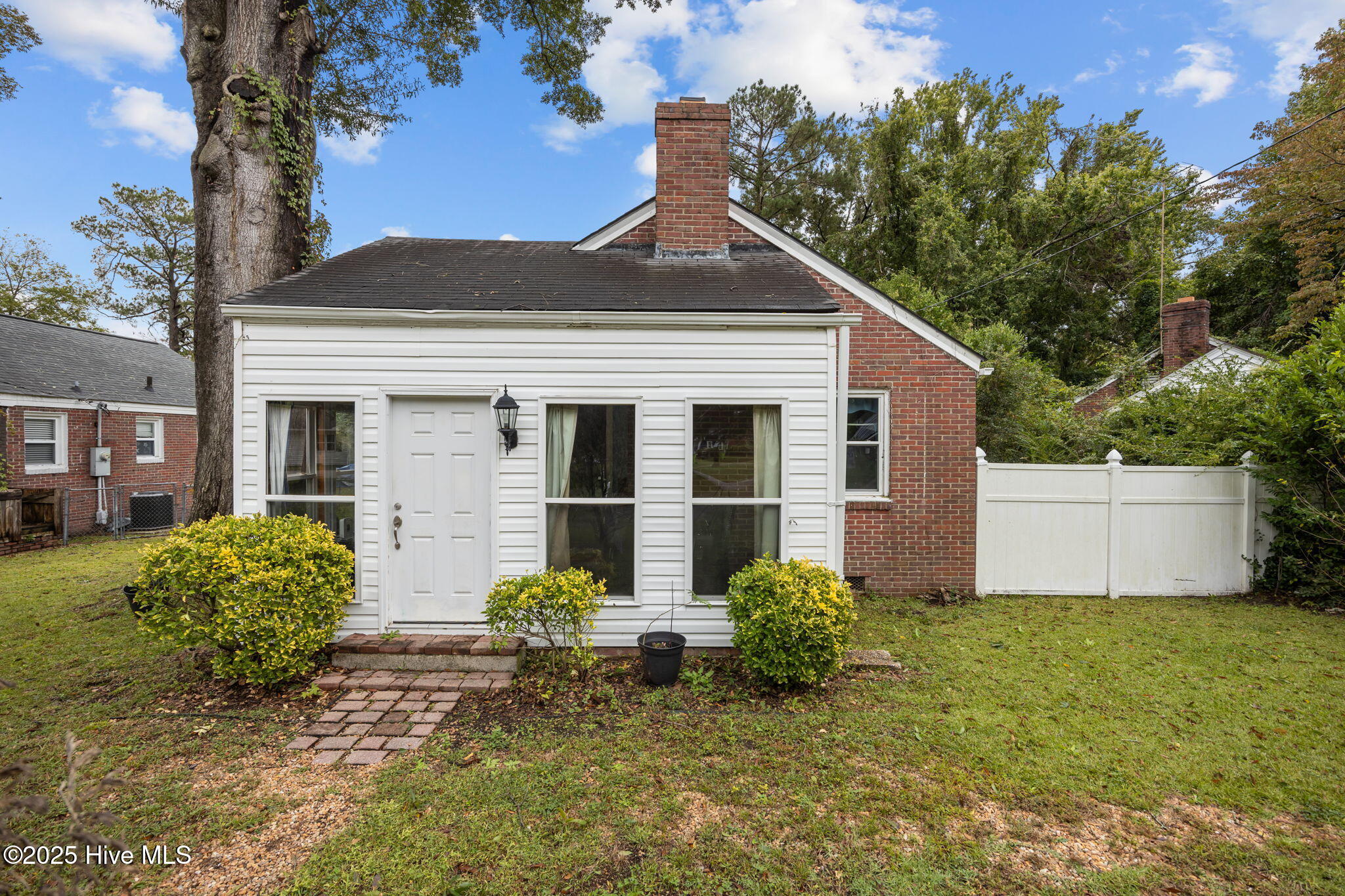 Homes for sale in New Bern, NC | 1607 Oakwood Ave, New Bern, NC 28560 | MLS# 100536356